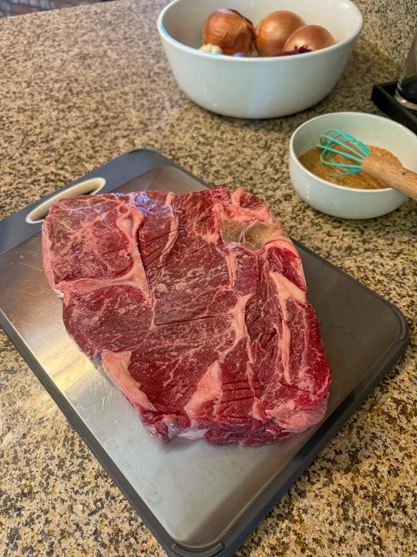 Chuck Roast 💪 Typically at XX Ranch, we like to throw the chuck into our ground beef. Why? The chuck has a beefier, juicier, tender&hellip;er flavor than most trimmings that make up your ground beef and there&rsquo;s A L O T of it!

Roasts like the 