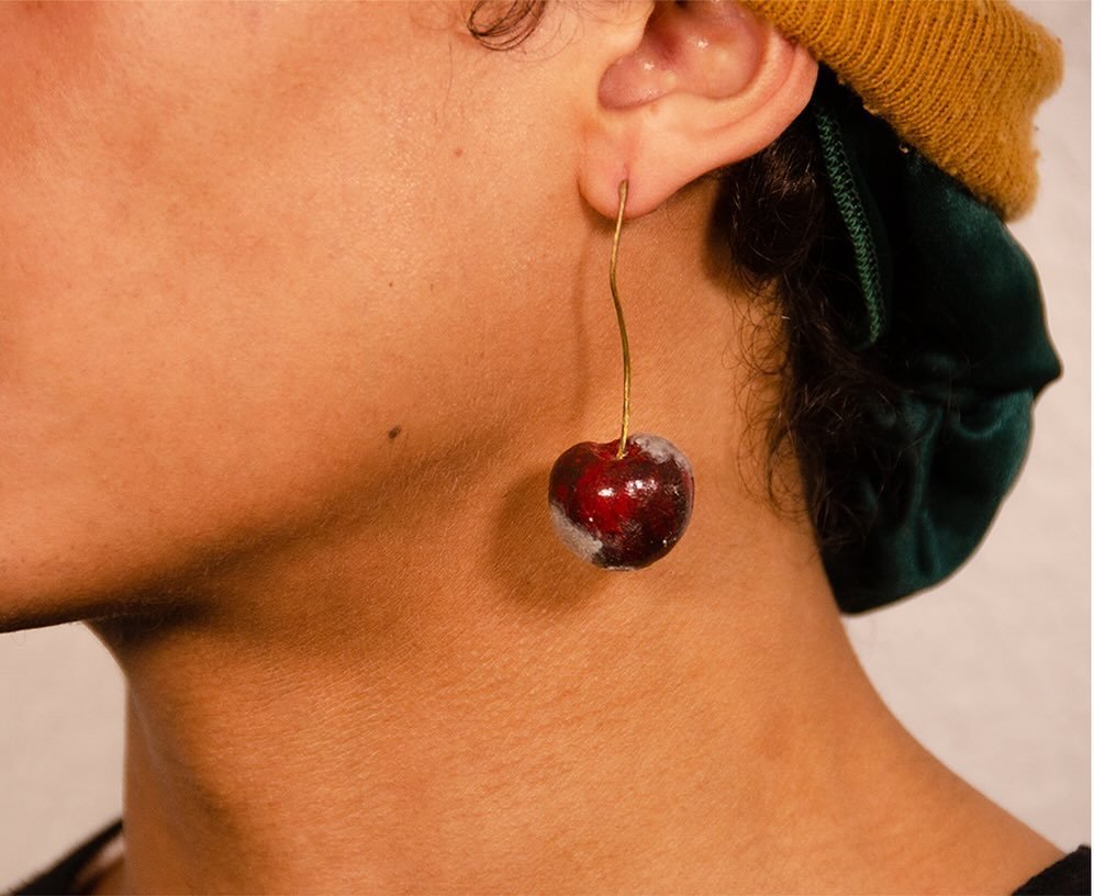 No cherries were harmed in the making; polymer, brass, and fiber
#moldyfruit #mold #contemporaryjewellery #jewelry #nycjw #earrings