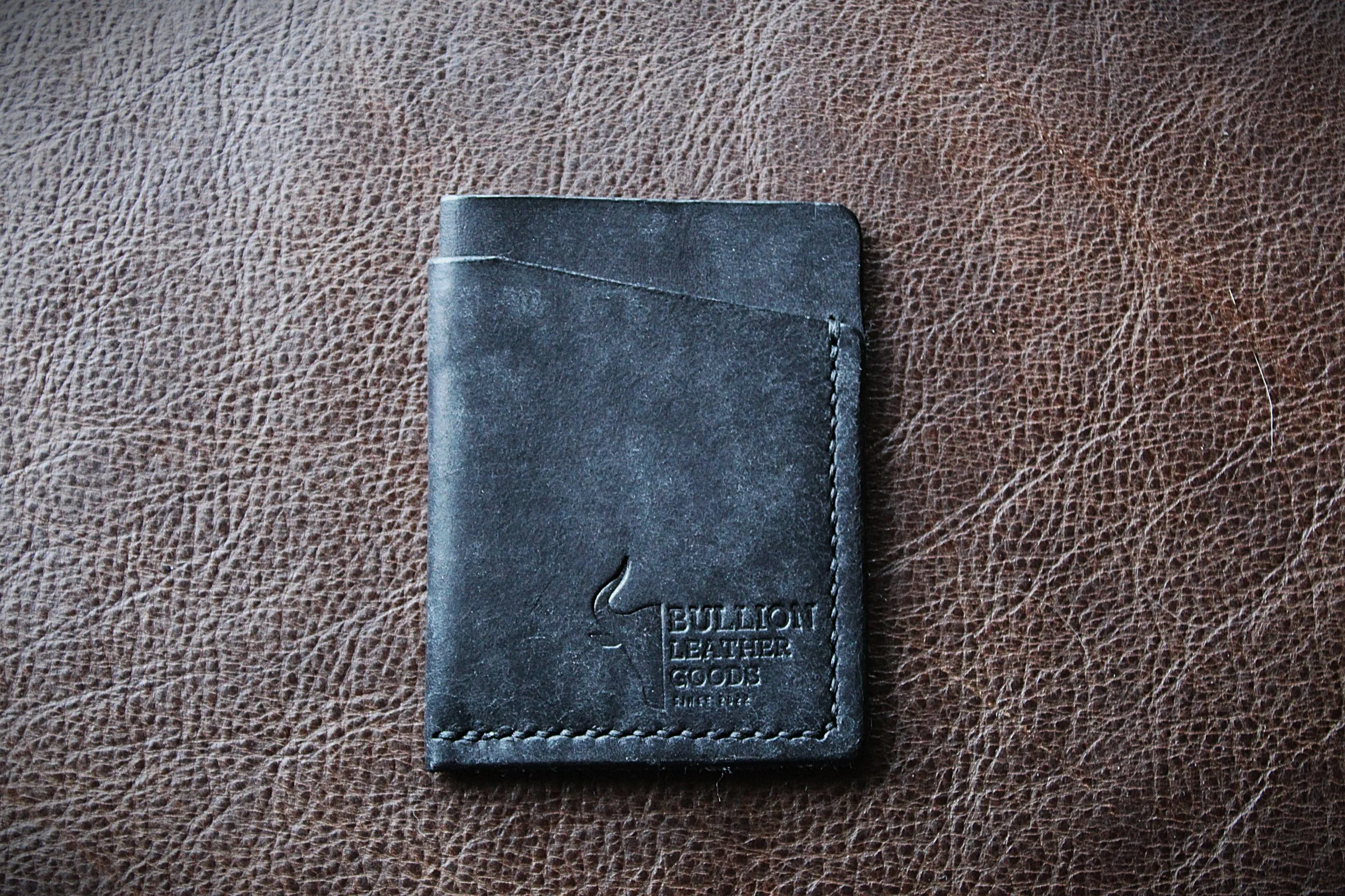 LEATHER VERTICAL CARD WALLET - BLACK PUEBLO
