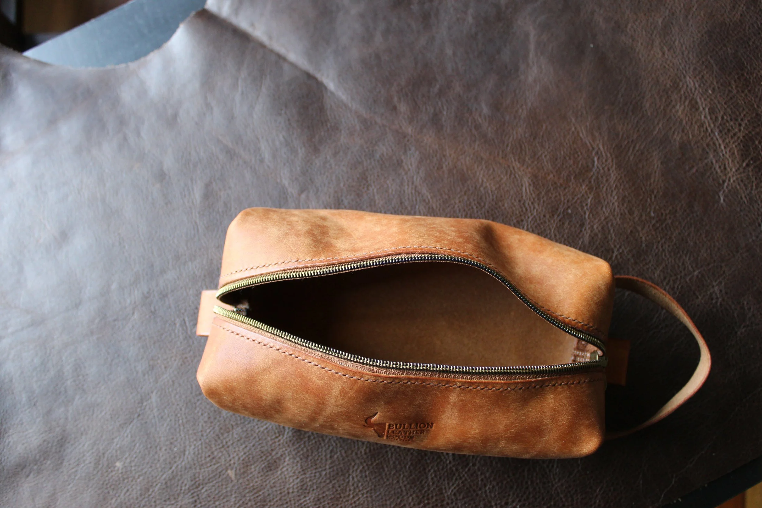 LEATHER DOPP KIT - COGNAC PUEBLO