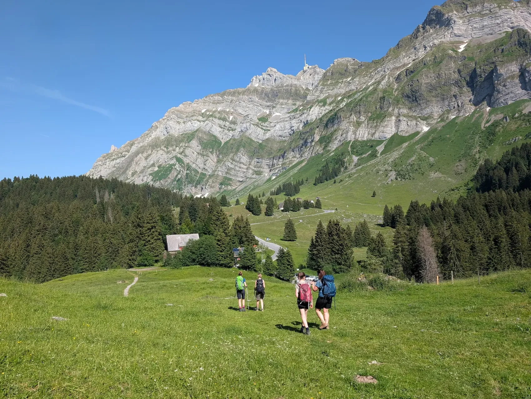 hike-with-eve-swiss-trail-guide-switzerland-wanderleiterin.webp