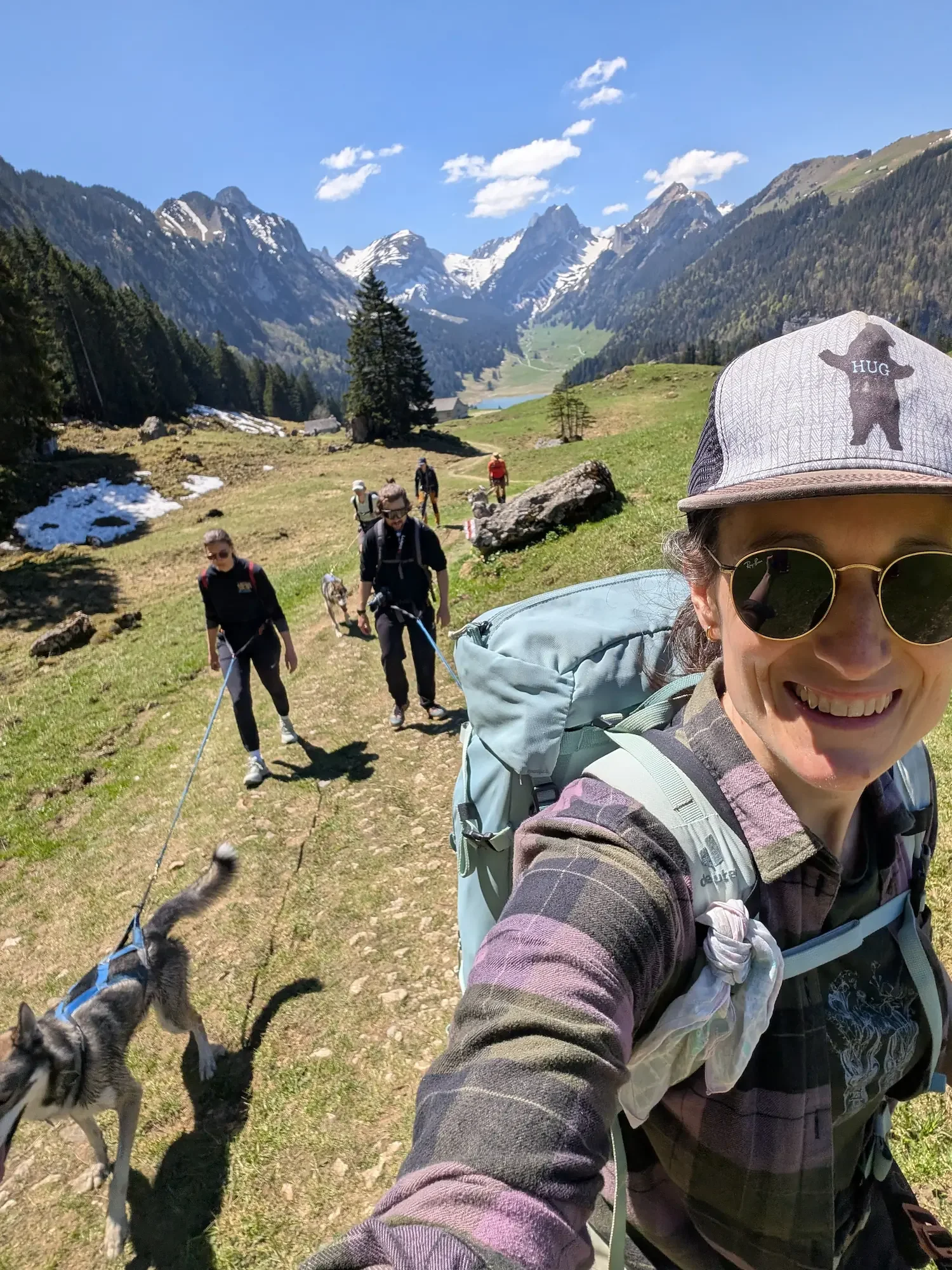 husky-trekking-alpstein-schweiz-hike-with-eve.webp