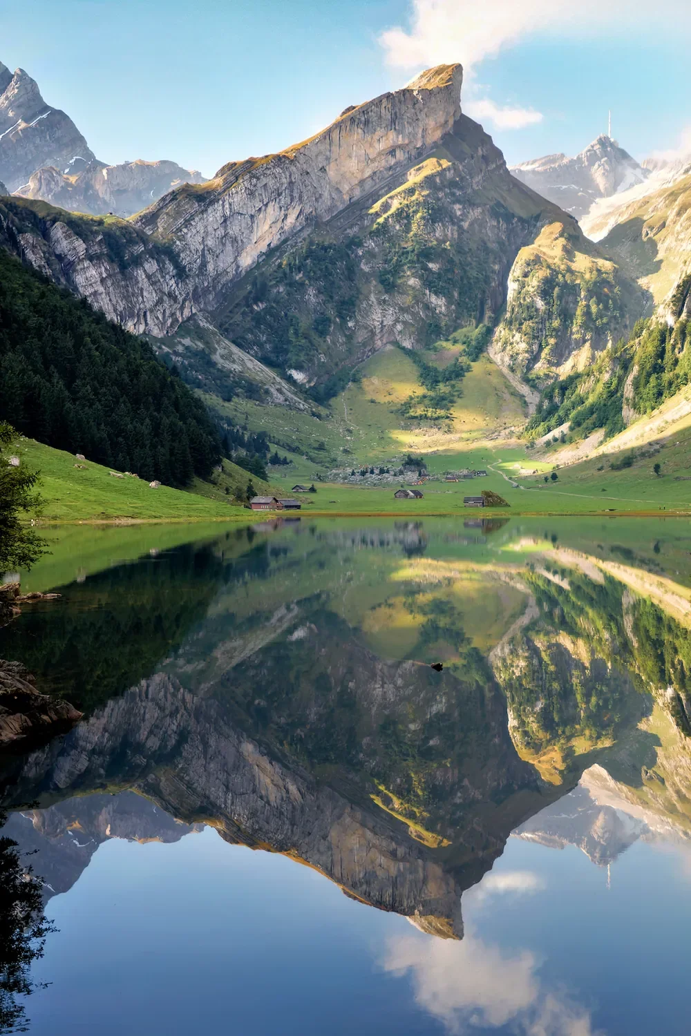 hike-with-eve-alpstein-wanderleiterin-seealpsee-foto-haens-tobler.webp