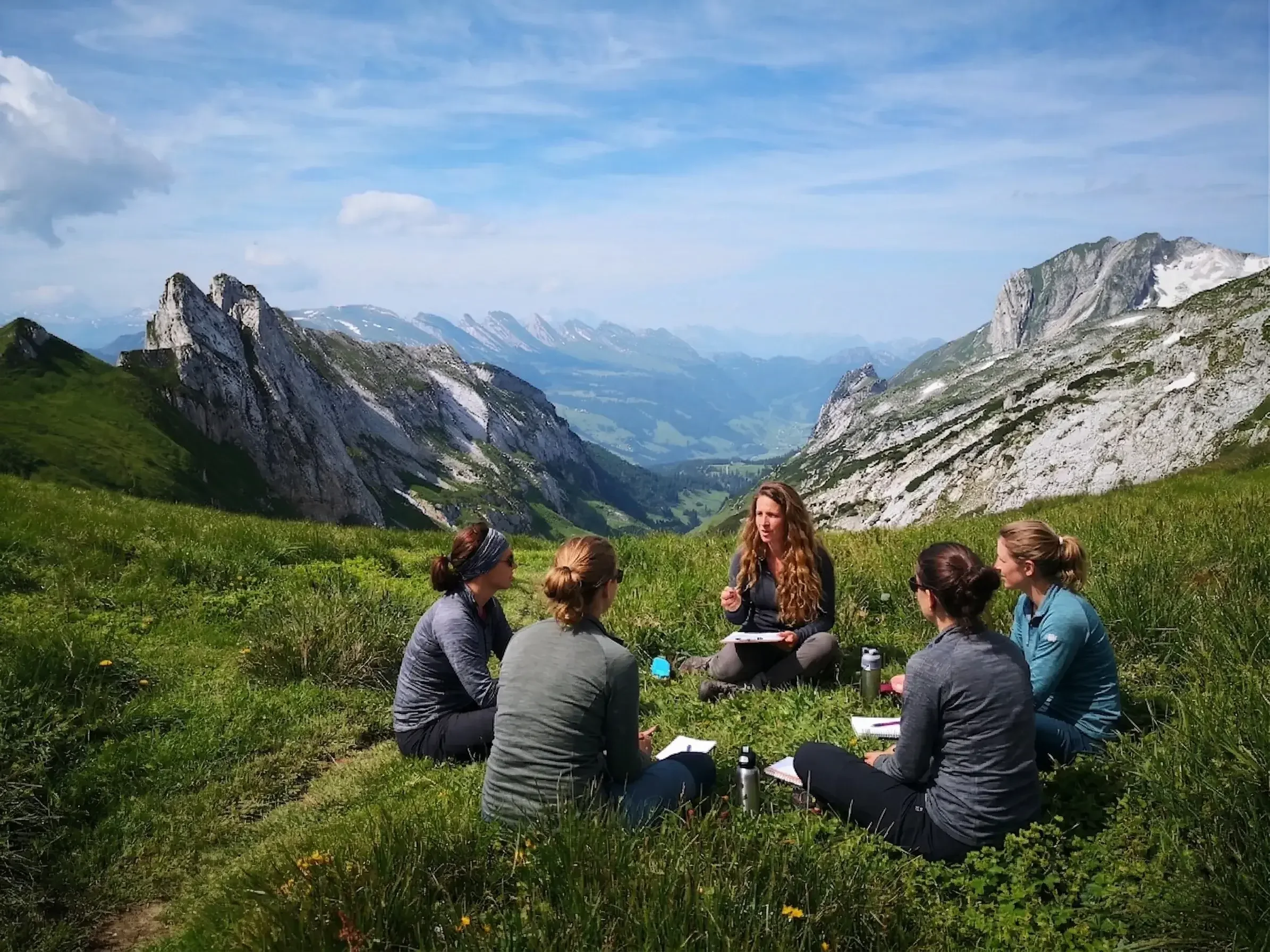 coaching-wanderung-hike-with-eve-schweizer-berge.webp