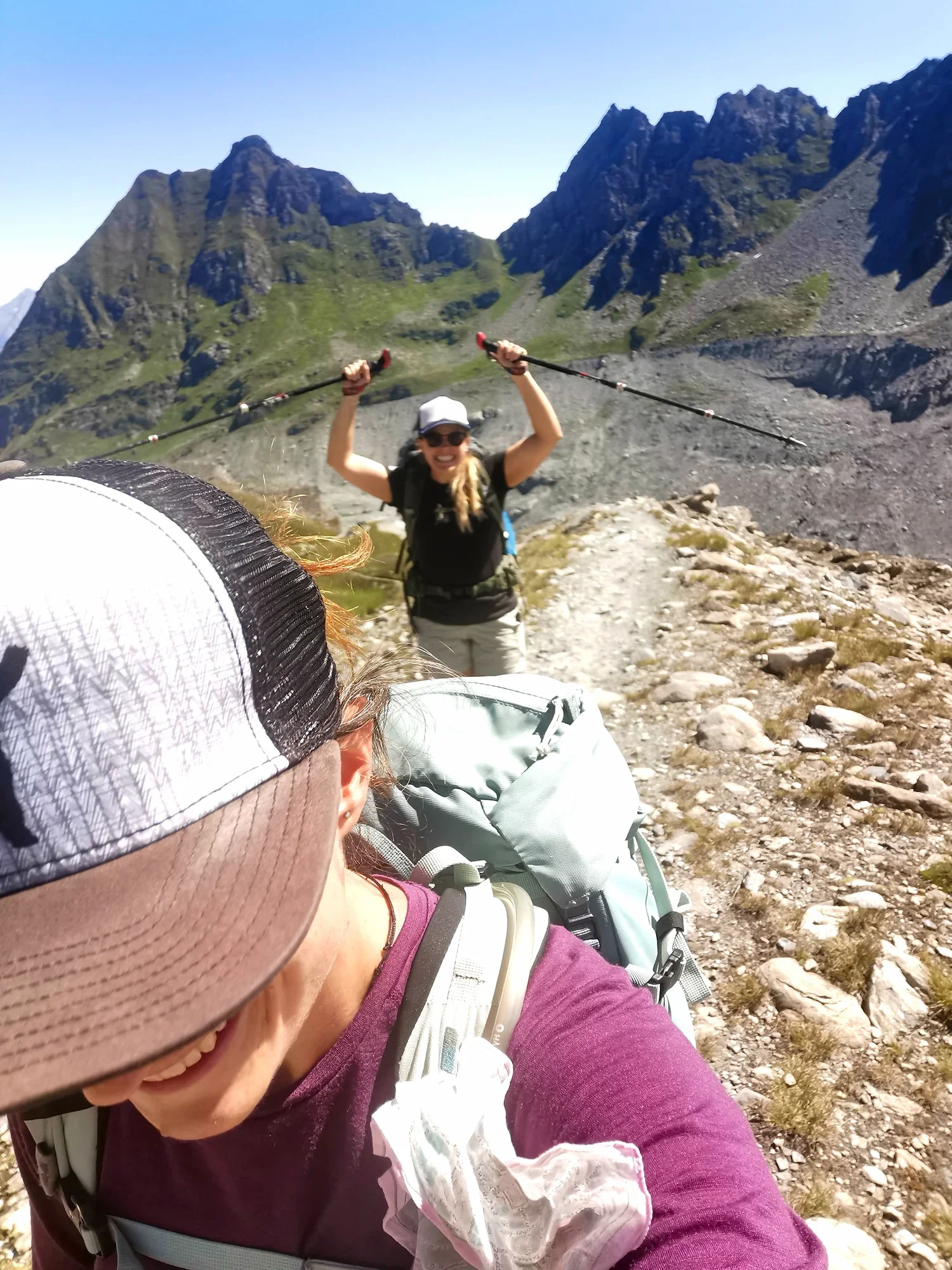 hike-with-eve-wanderleiterin-Schweiz-happy-customer.webp
