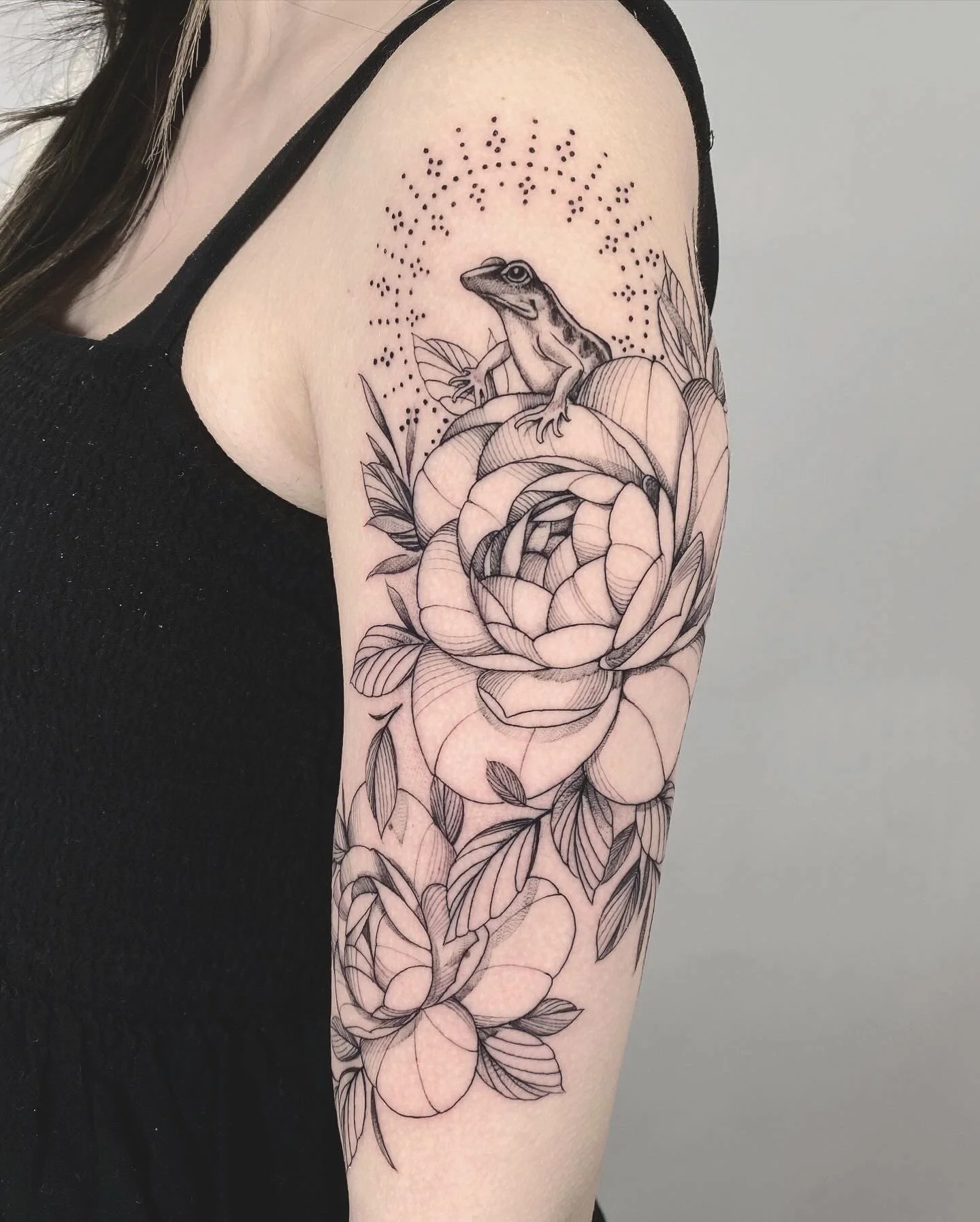 Fine line tattoo frog 