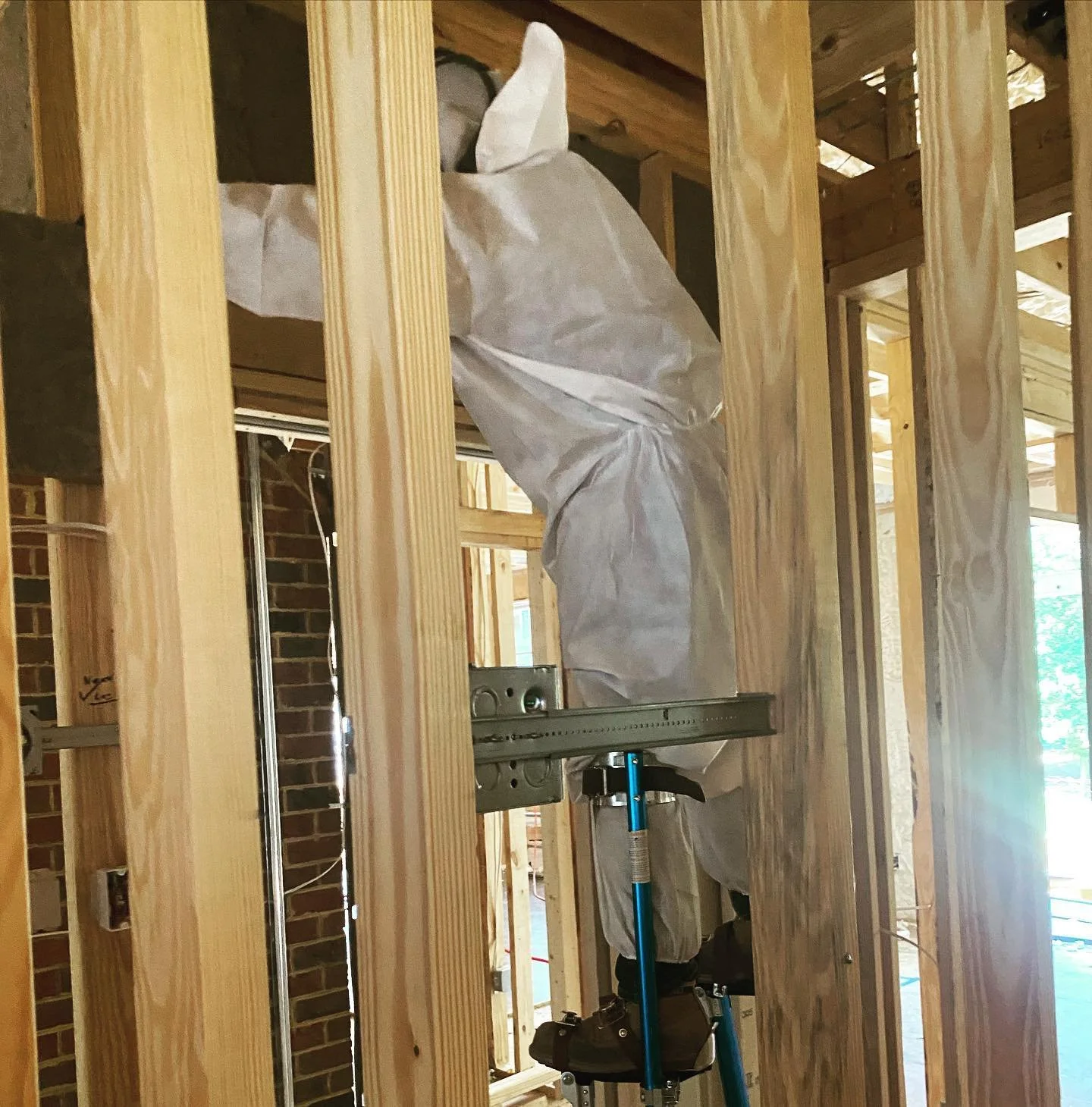 maybe || we should have also been wearing hazmat suits&hellip;

#sitevisits #triplecheckingallthemeasurments #projectnomasln #insulation #meanswearegettingclose #tothegoodstuff #interiordesign #interiorarchitecture #interiorarchitectureanddesign #mcd