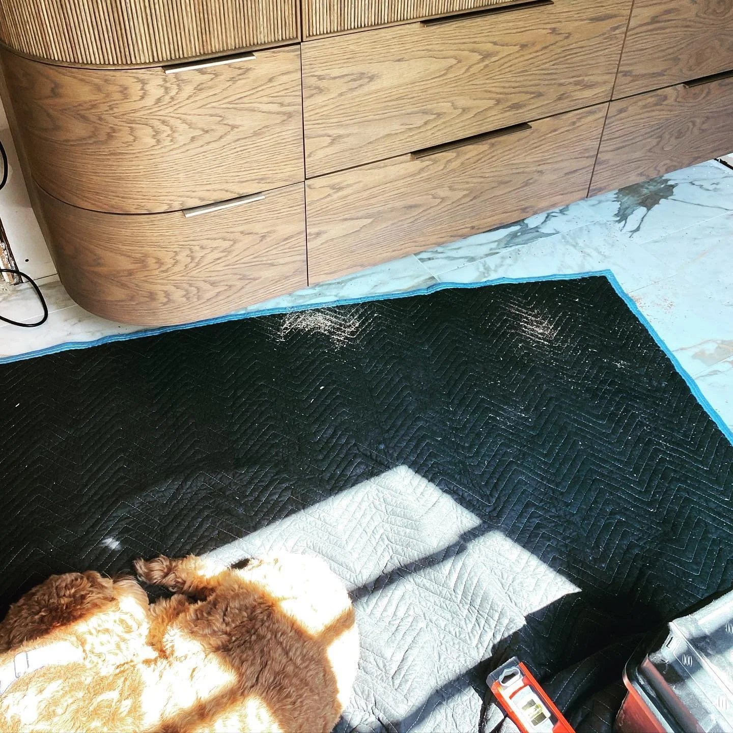 installation || manager #perfectwatchingspot #whenyoumatchthenewcabinet #custommillworkanddesign #mcdinteriors #mcdinteriorarchitecureanddesign #ampthillupdate