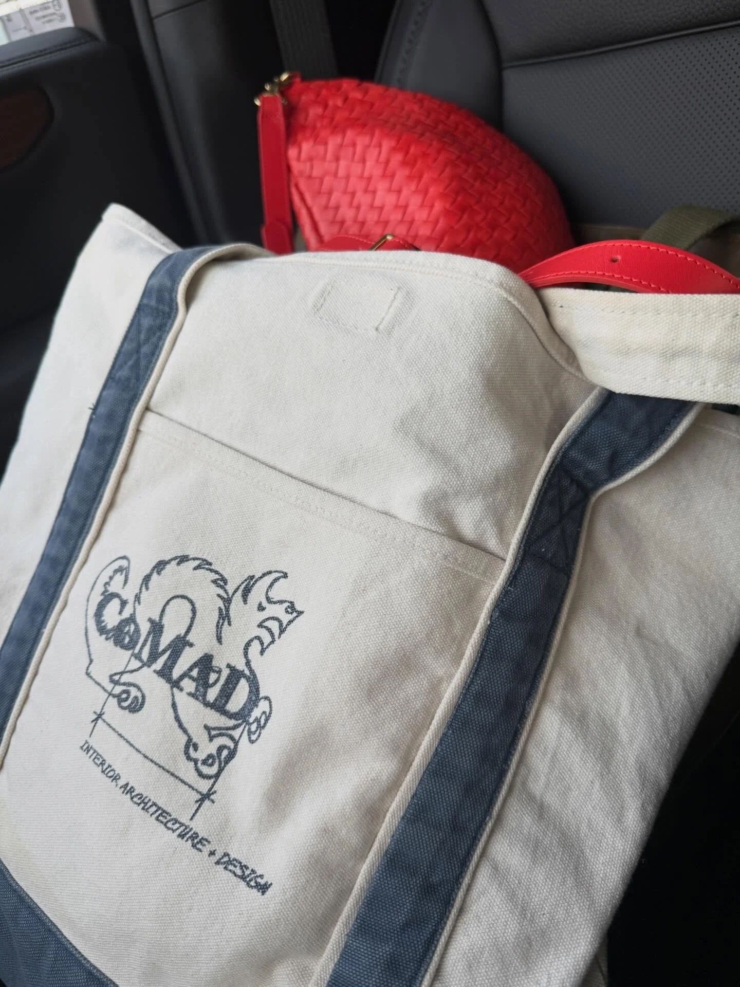 still toting the dragon || and its bringing 🔥✨ 

#designedthatlogobackintheday #drexelcollegeofmediaartsanddesign #staytuned #mcdinteriorarchitectureanddesign mcdinteriordesign