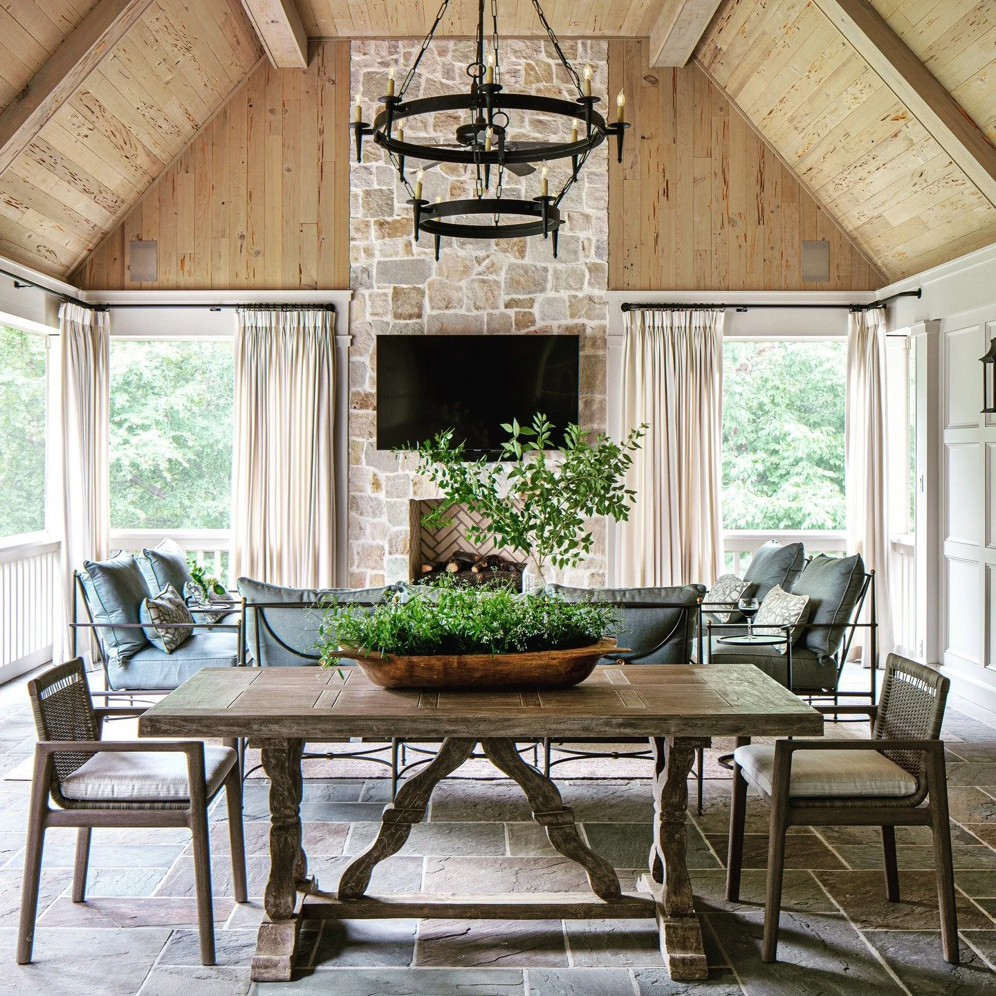 happy friday || its porch weather...

📸 @gordongregoryphoto
🔨 @carnesbuilt 

#mcdinteriors #mcdinteriordesign #mcdinteriorarchitectureanddesign #mcdinteriorarchitecture #meticulouscustomdesign