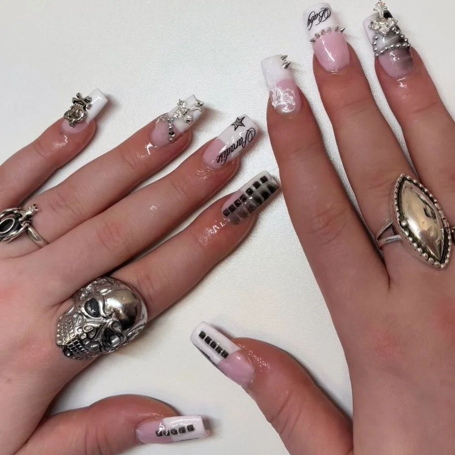 Ummm excuse me, @drilledbybaddienailzz smashed out this insane nail set today😍✨

#nailscheltenham #cheltenhamsalon #y2knails