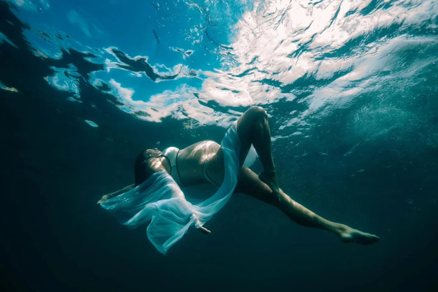 Love it when it comes together. @chiarapelizzari nailed it. 37 weeks pregnant. Shot at Shelly Beach yesterday. 

#underwaterportrait #underwaterworld  #maternityphotographer #maternityshoot underwatermaternity