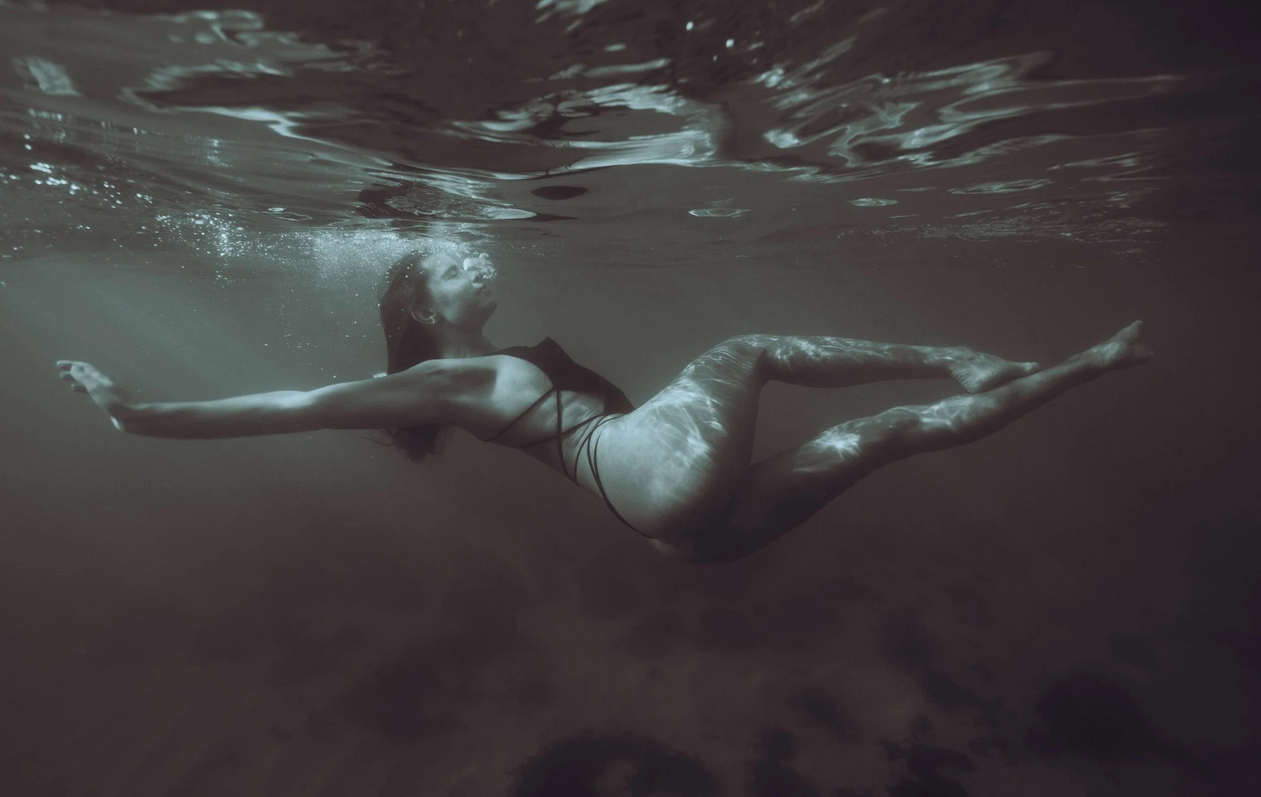 leo clifford underwater maternity photography 17.jpg