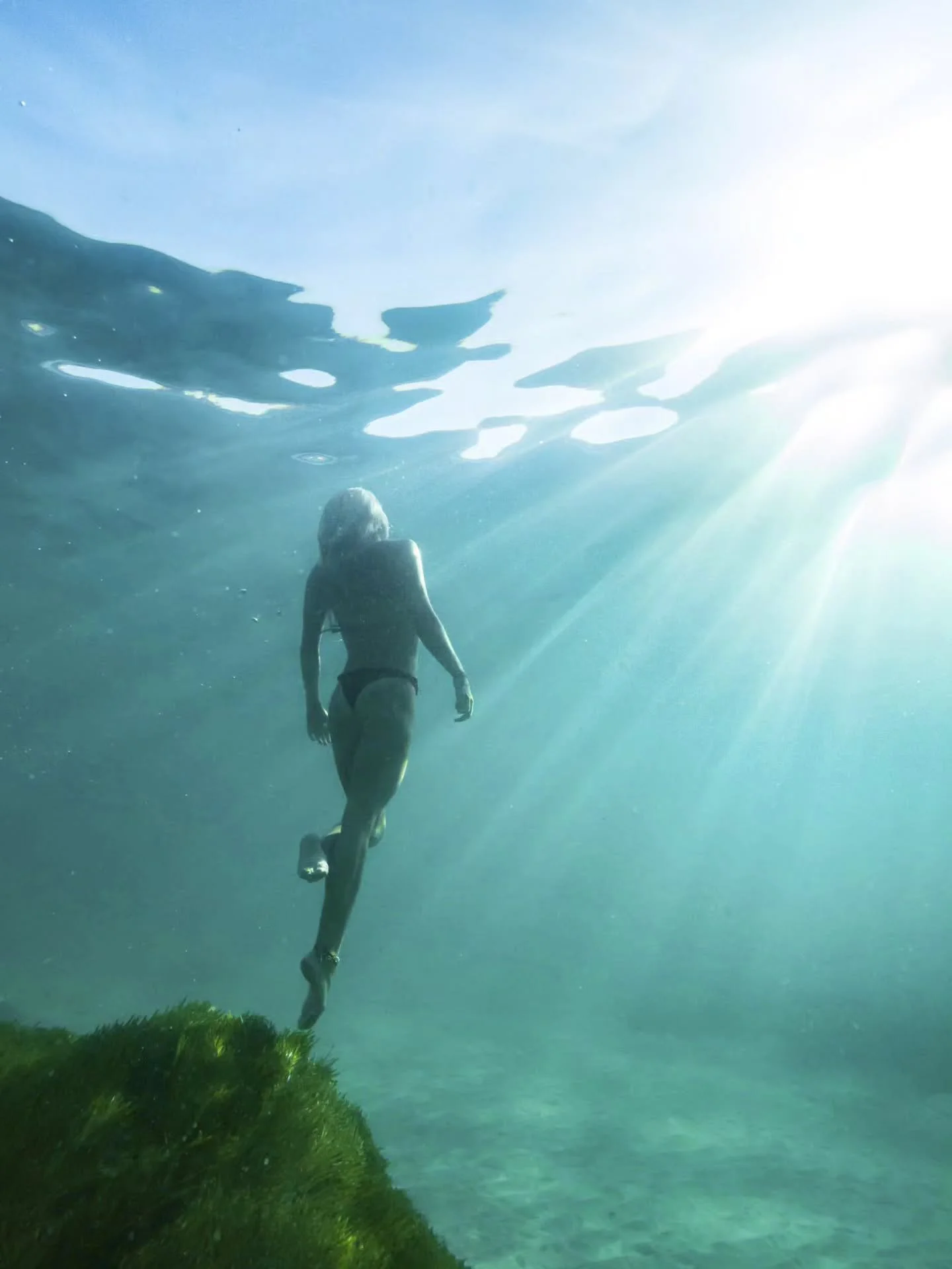 The best mornings happen below the surface. That's where I like making portraits.

@jennnamueller