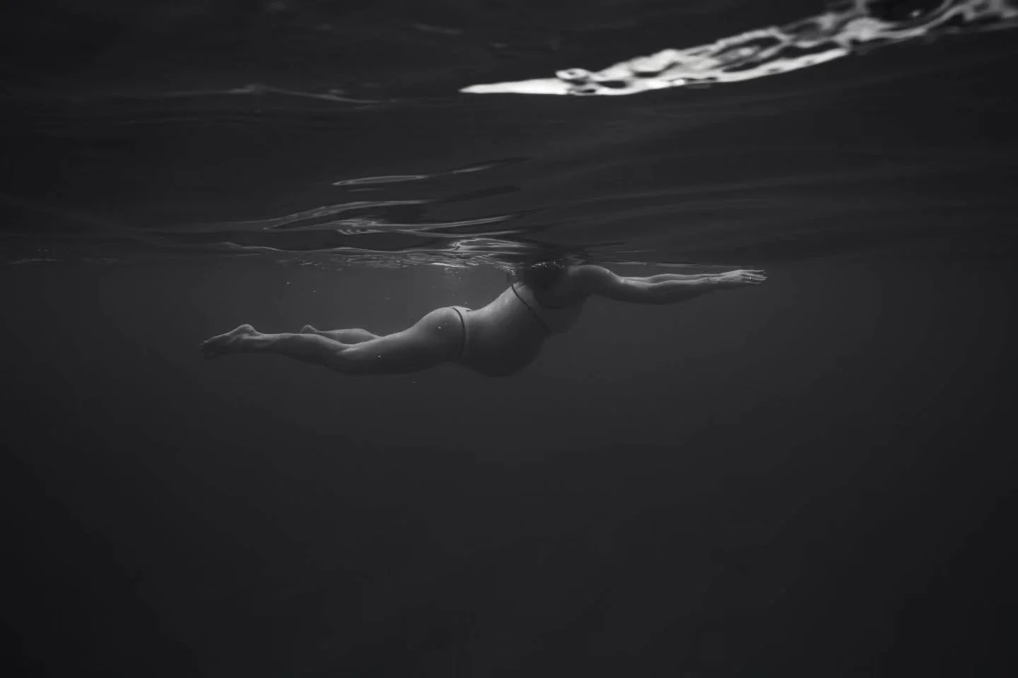 B&amp;W
#underwatermaternity #underwaterportrait #manlyphotographer #underwaterphotography