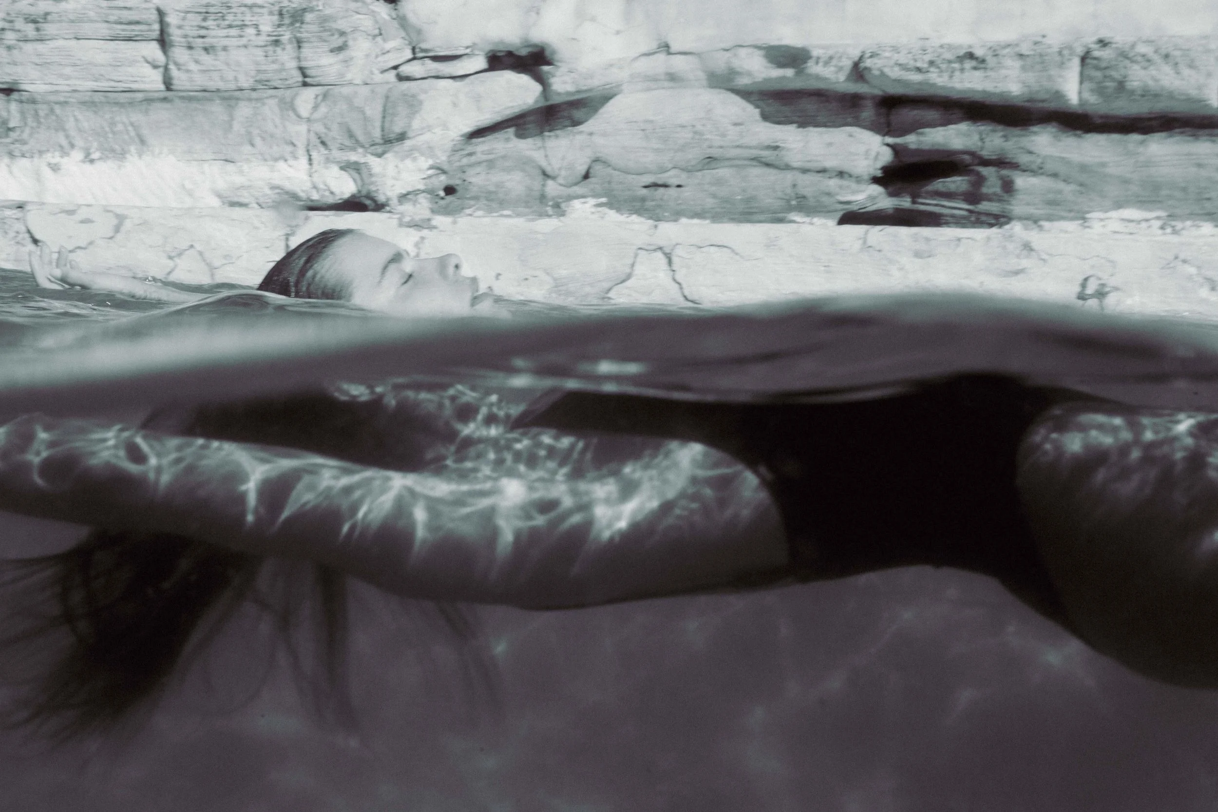 leo clifford underwater maternity photography 22.jpg