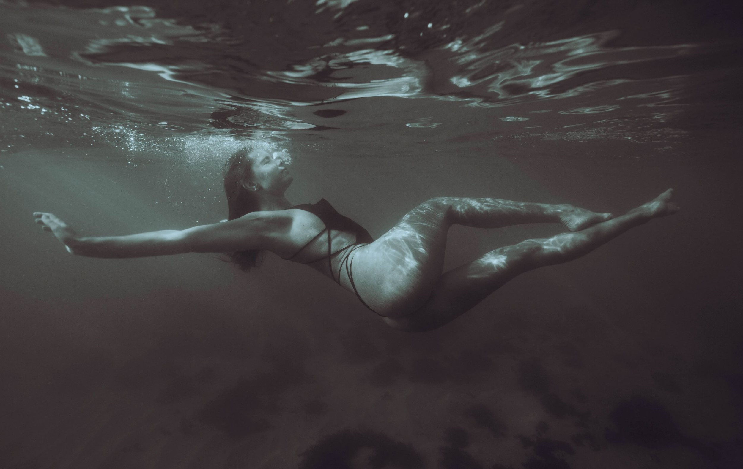 leo clifford underwater maternity photography 17.jpg