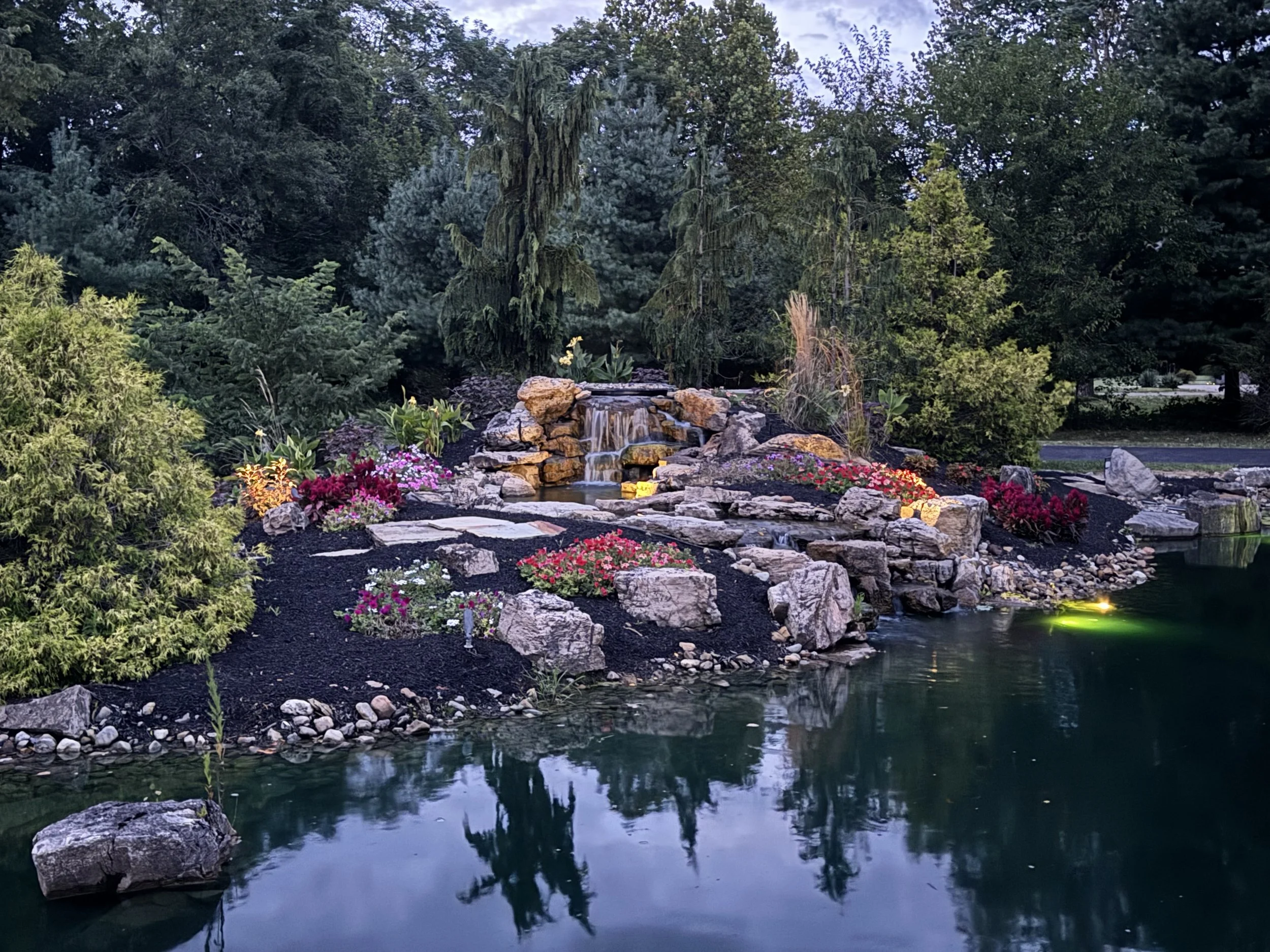 Oranssi carpenter using bench saw