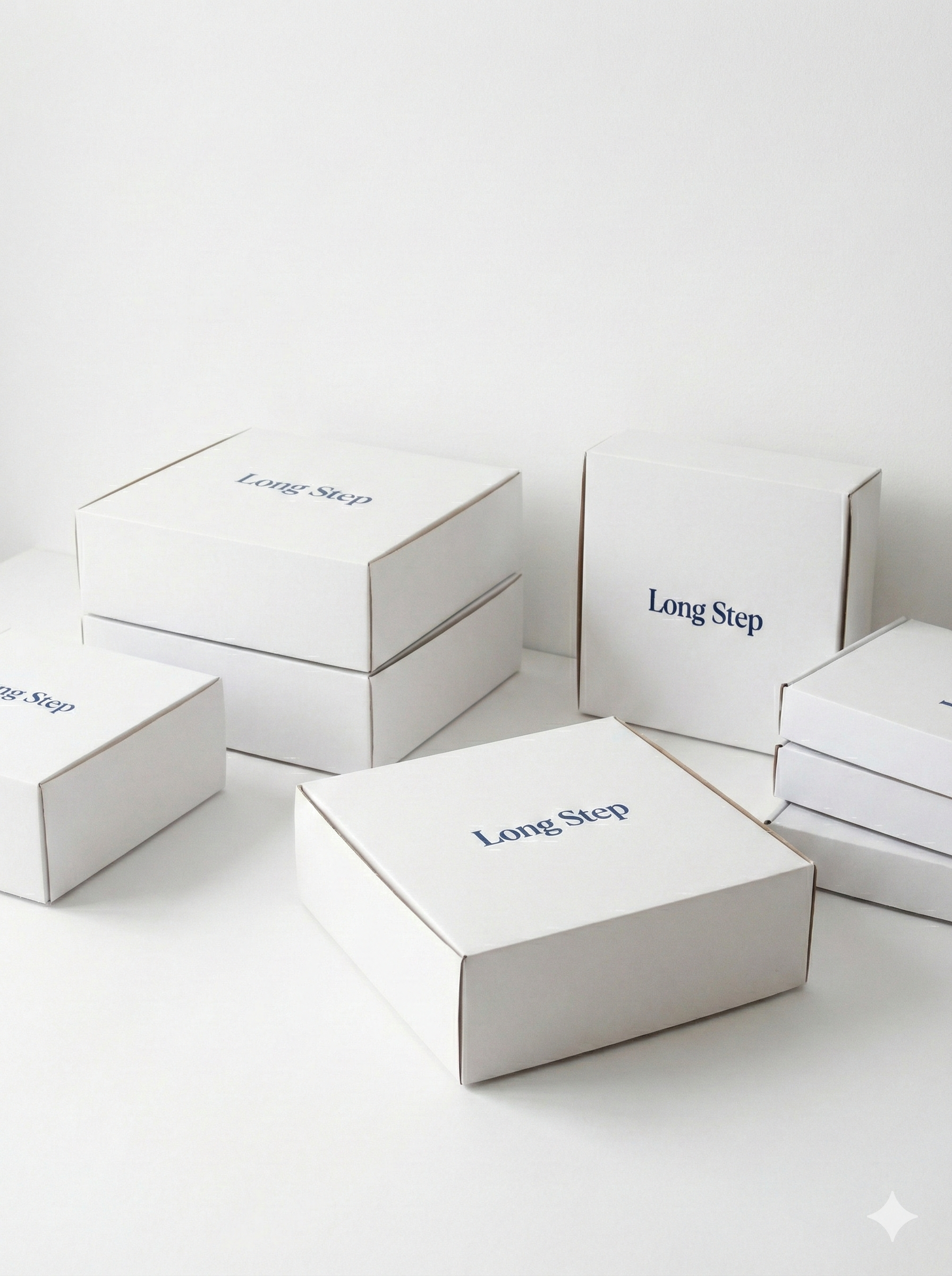 Varias cajas blancas con la etiqueta 'Long Step' sobre fondo blanco.