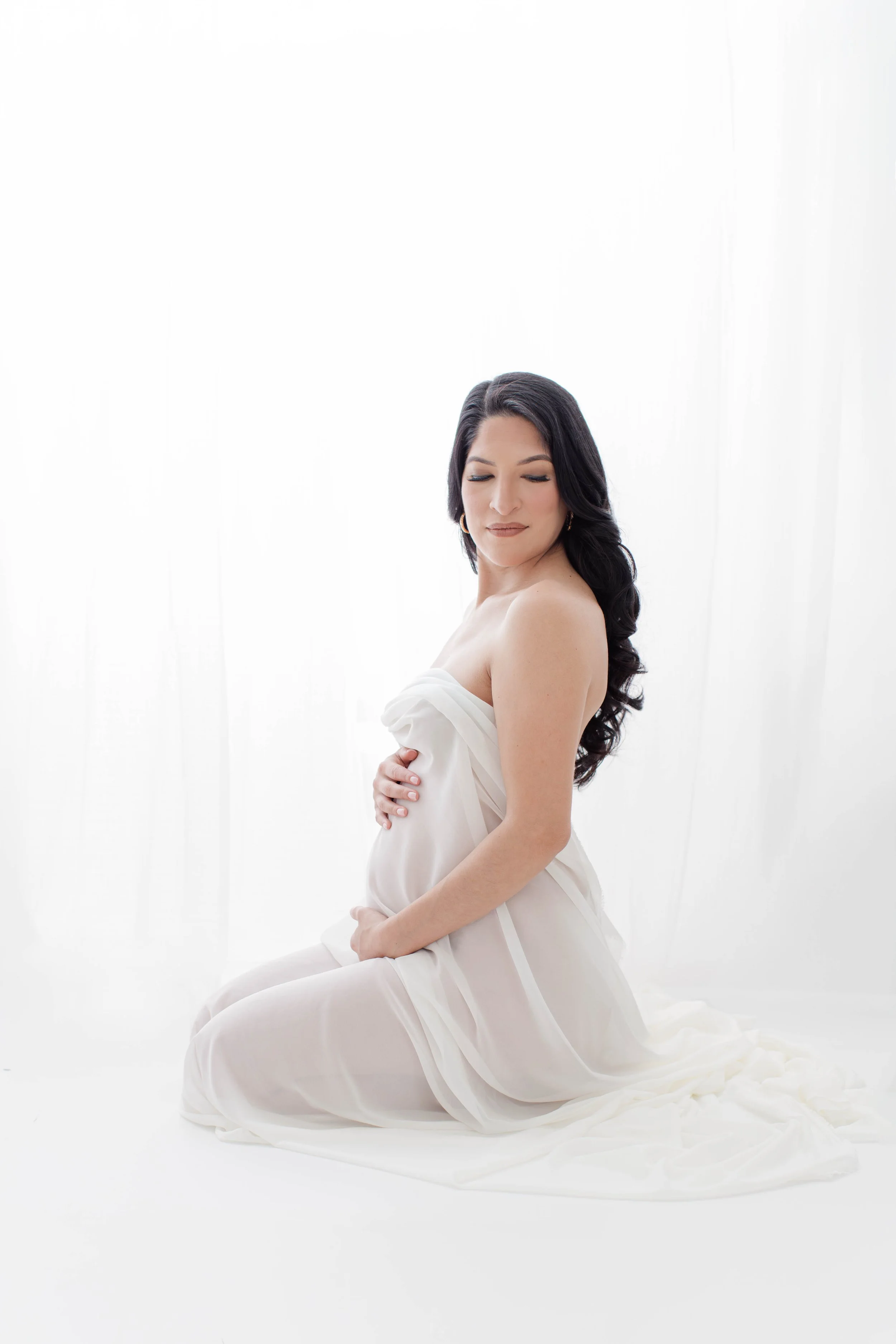 garden-city-ny-studio-maternity-session-white-draped-portrait.jpg