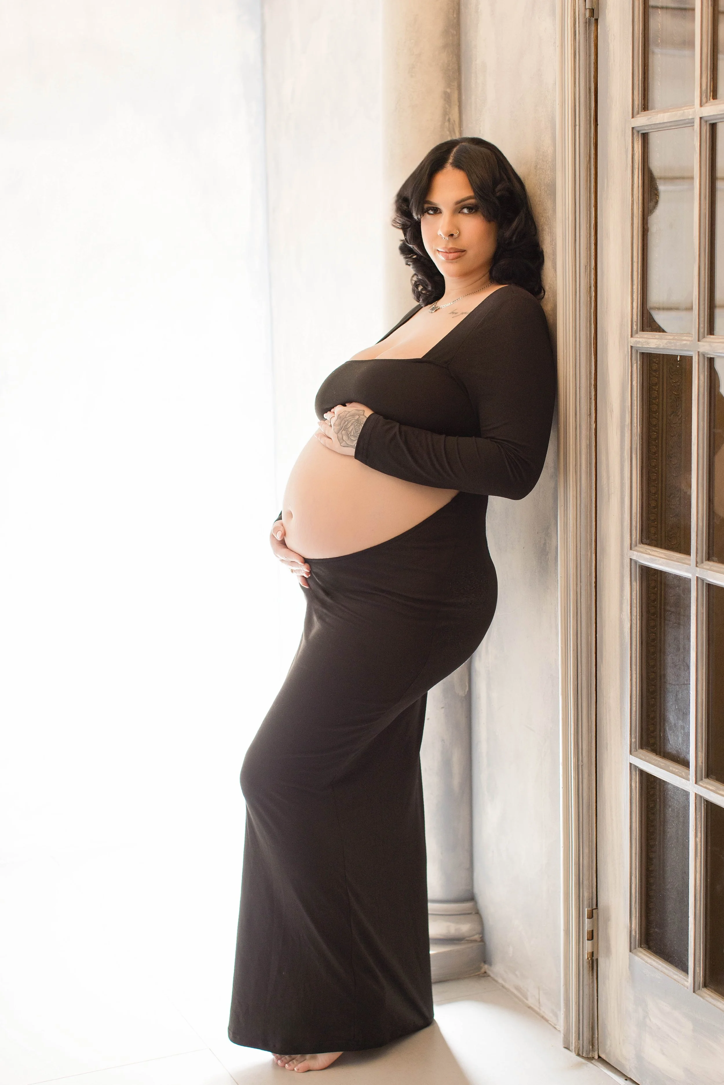 bellrose-ny-maternity-session-elegant-studio-portrait.jpg