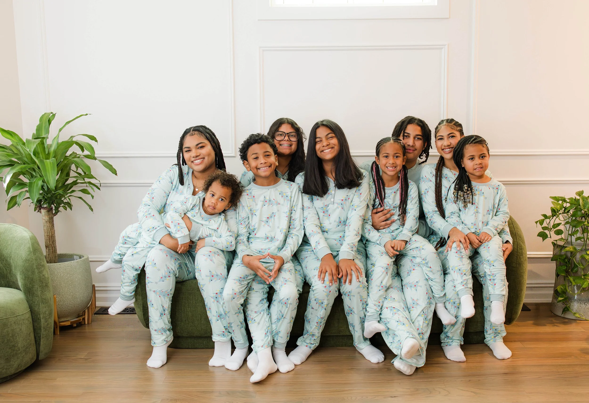 freeport-ny-holiday-family-photos-pajama-session