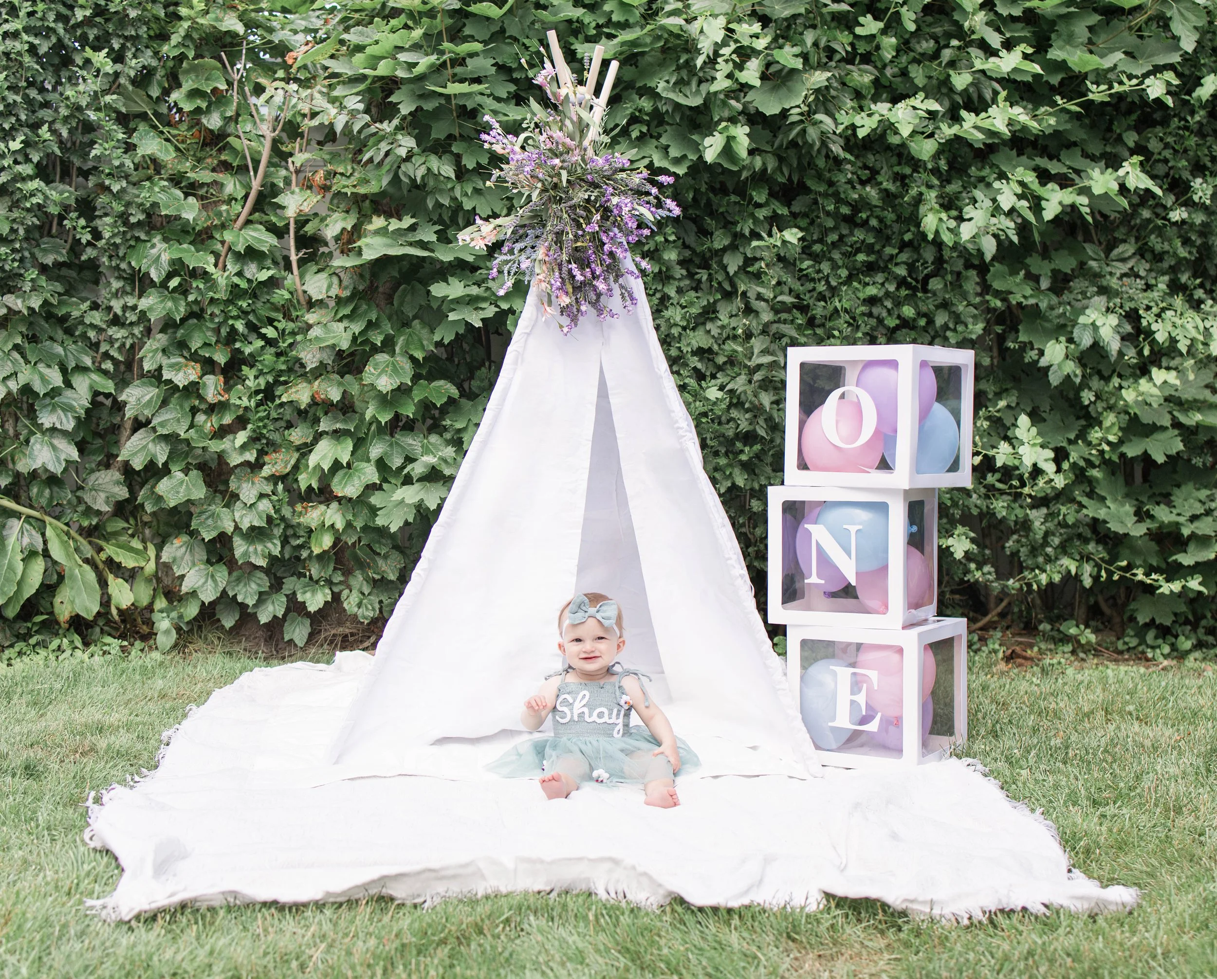 first-birthday-portrait-teepee-setup-east-meadow-ny.jpg