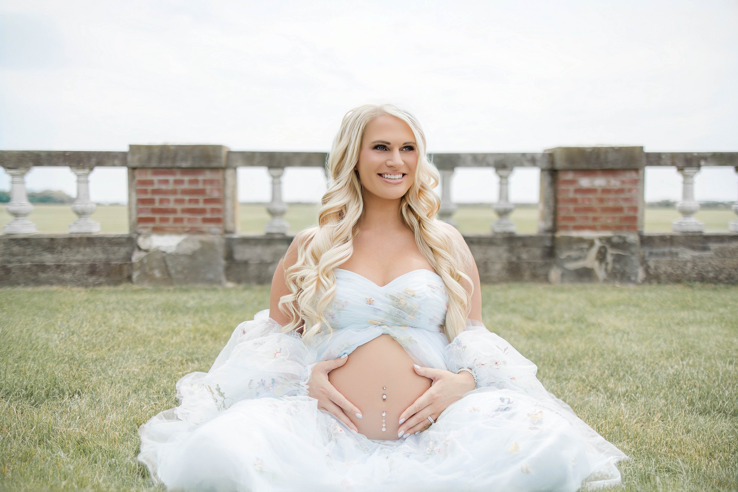 bourne-mansion-maternity-session-long-island-motherhood-portrait.jpg