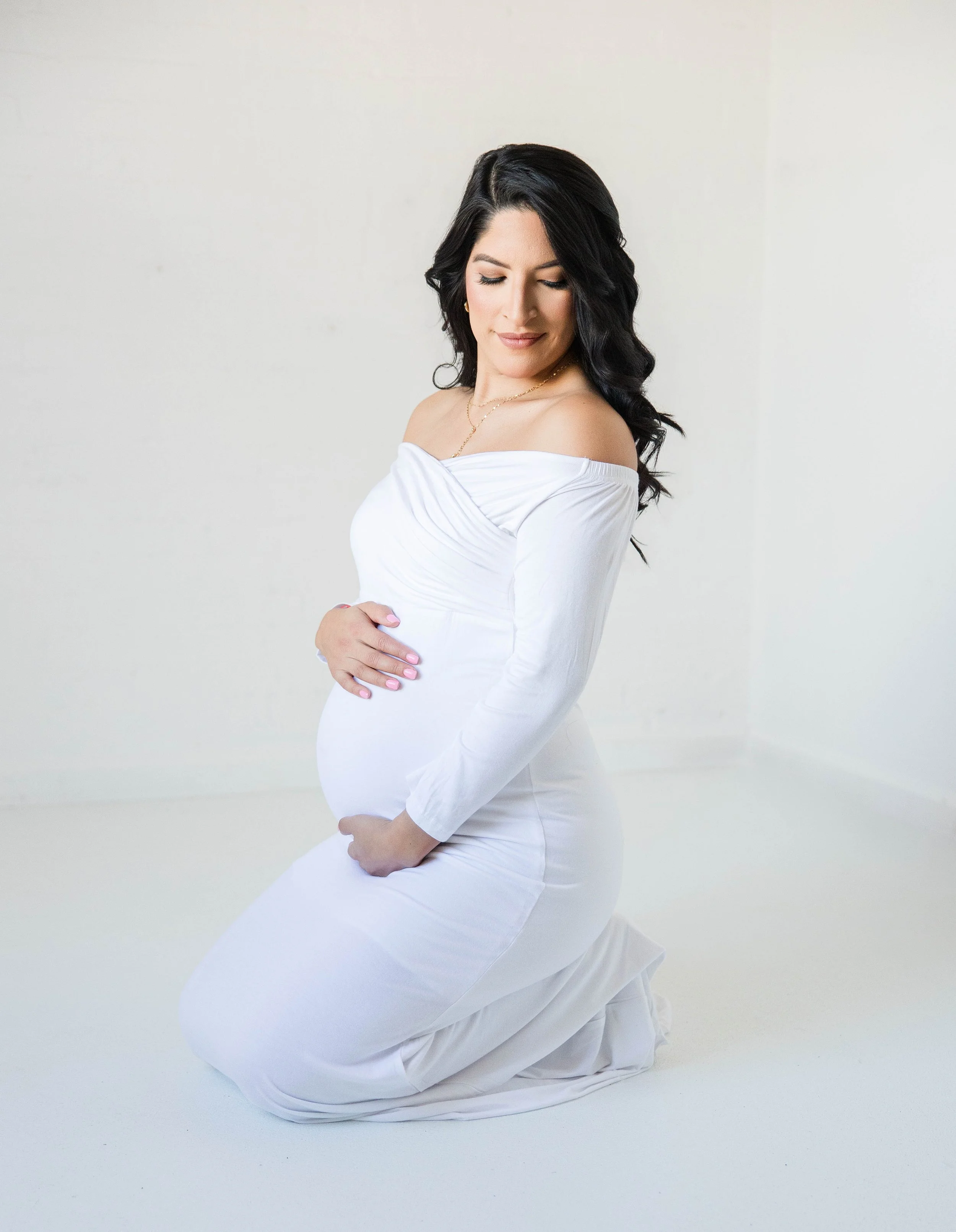 garden-city-ny-elegant-studio-maternity-portrait.jpg