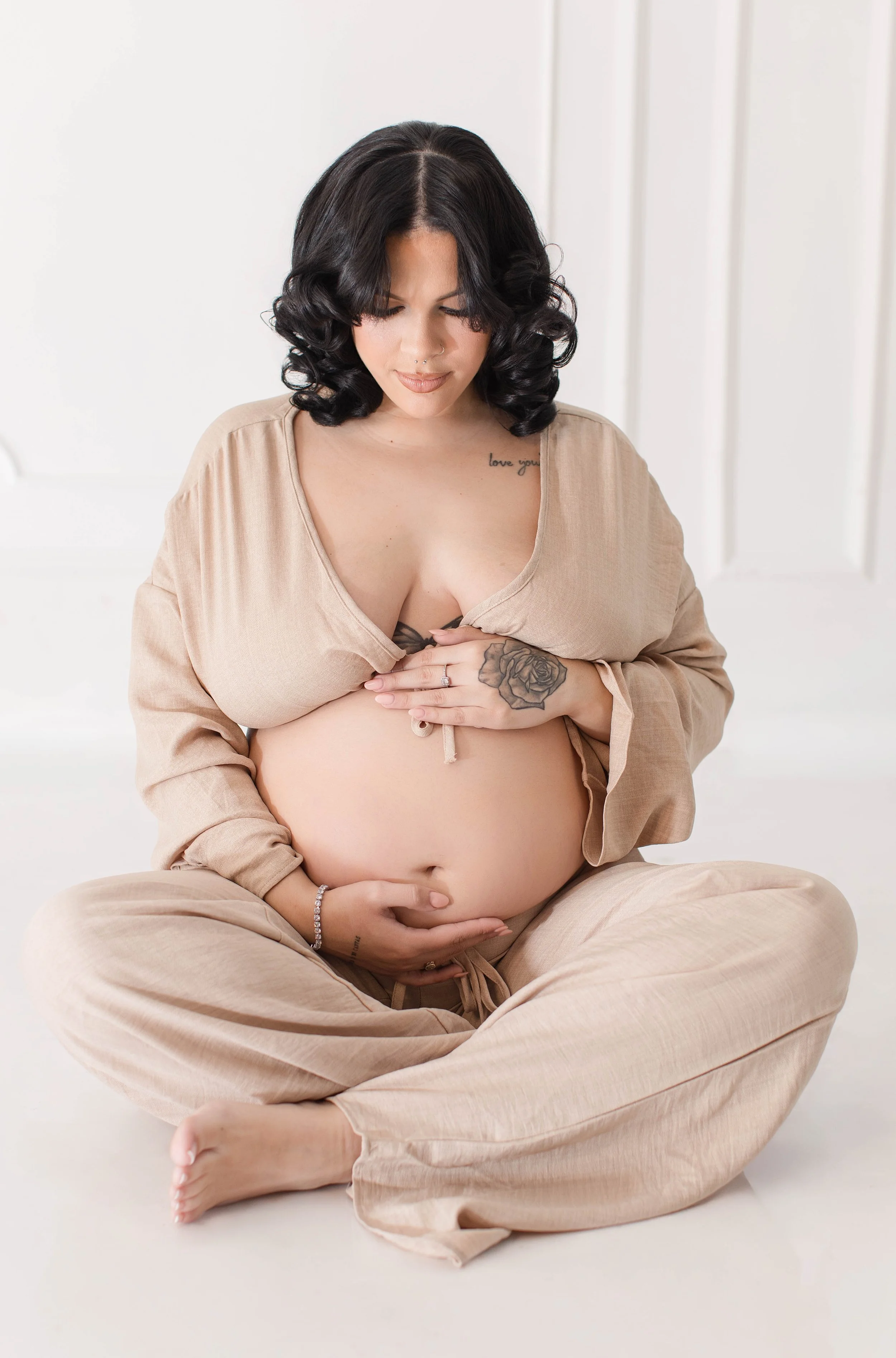 bellrose-ny-maternity-session-expectant-mother-studio.jpg