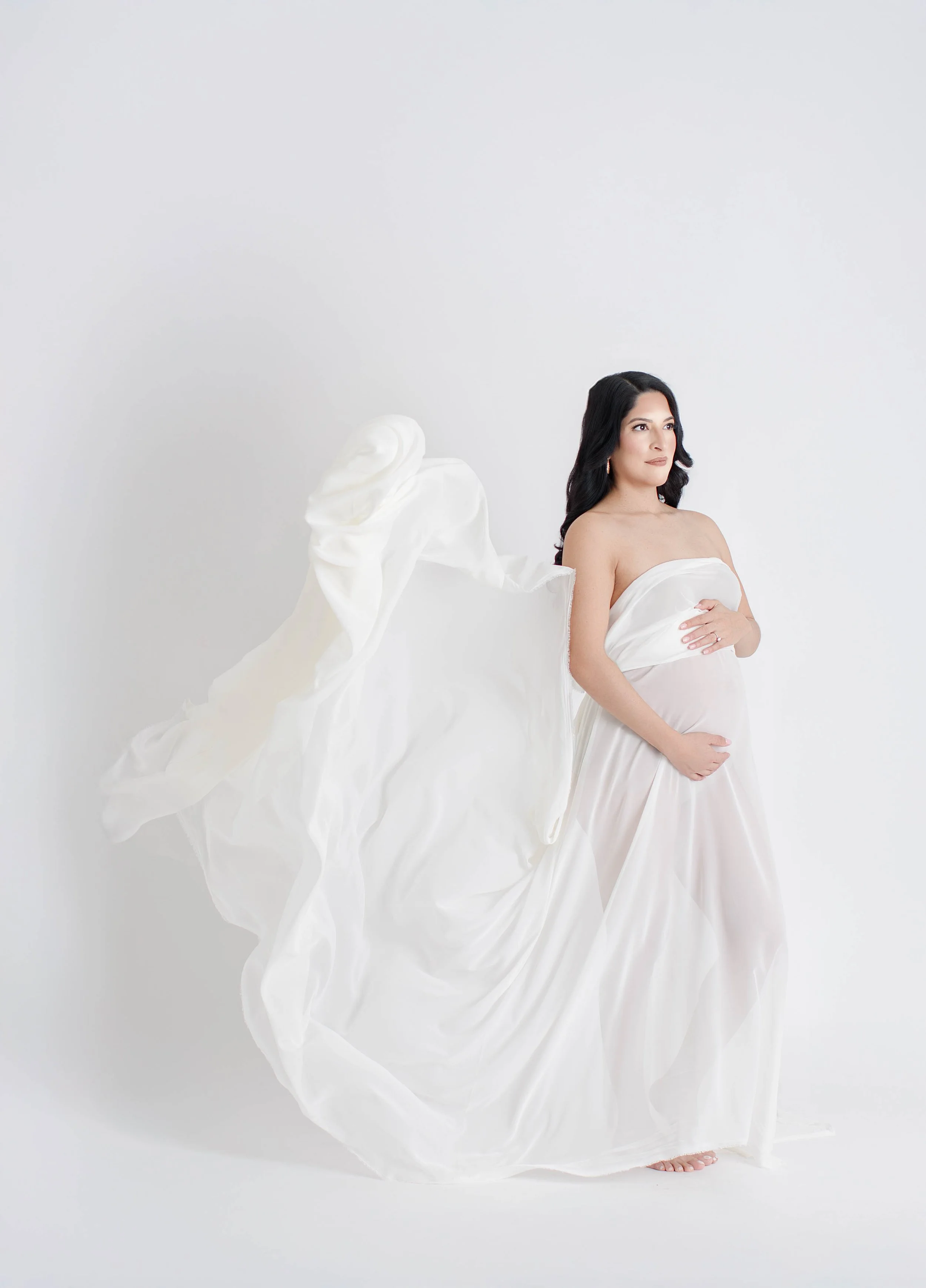 nassau-county-maternity-photographer-flowy-fabric-studio-portrait.jpg