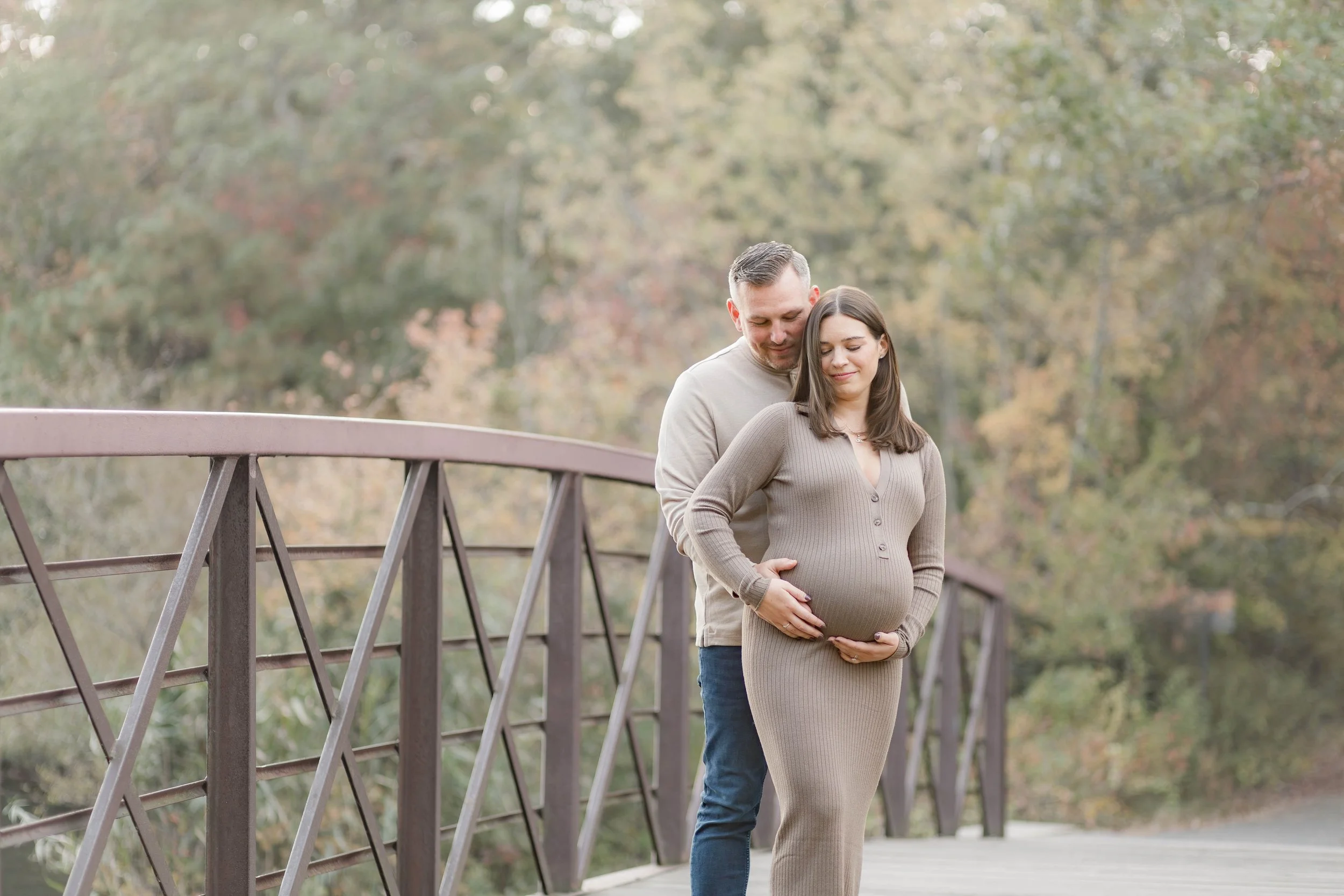 massapequa-ny-maternity-photographer-brady-park-expectant-parents.jpg