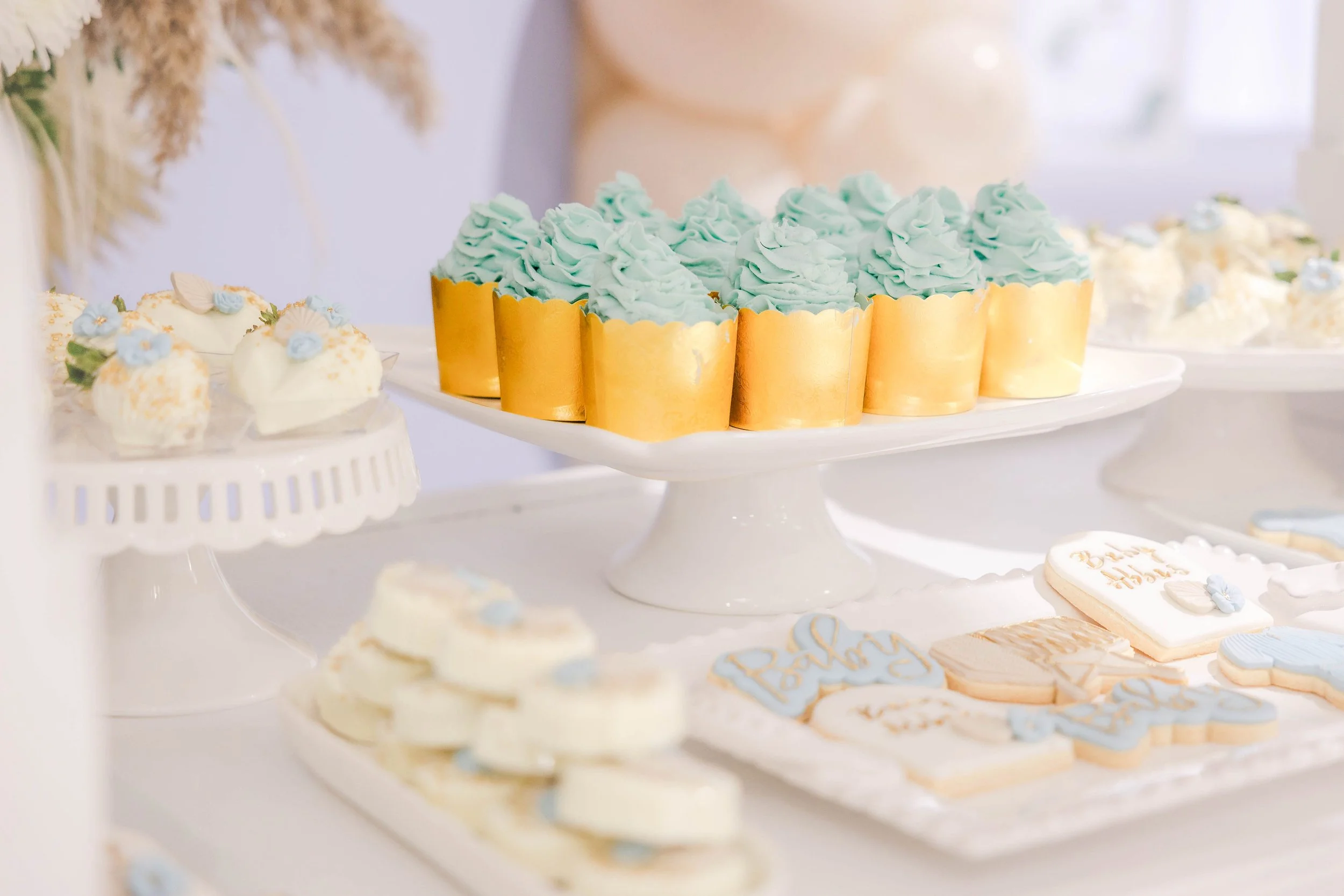 baby-shower-gold-cupcakes-and-themed-cookies.jpg