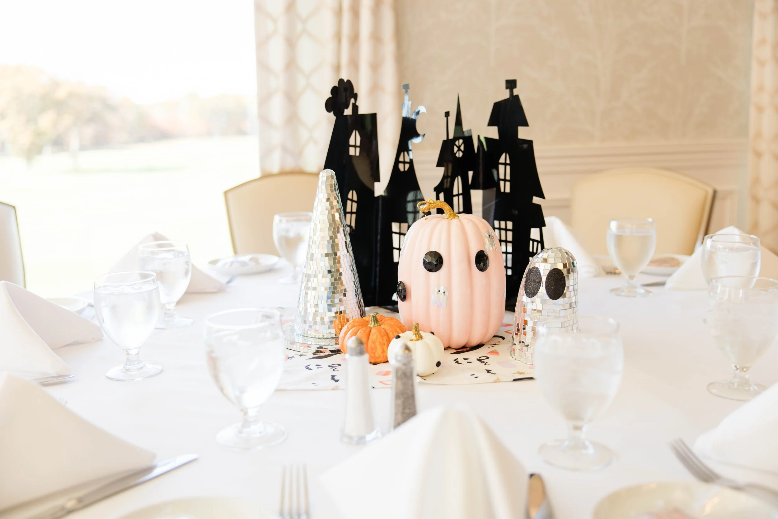 halloween-table-centerpiece-st-georges-golf-country-club-ny.jpg