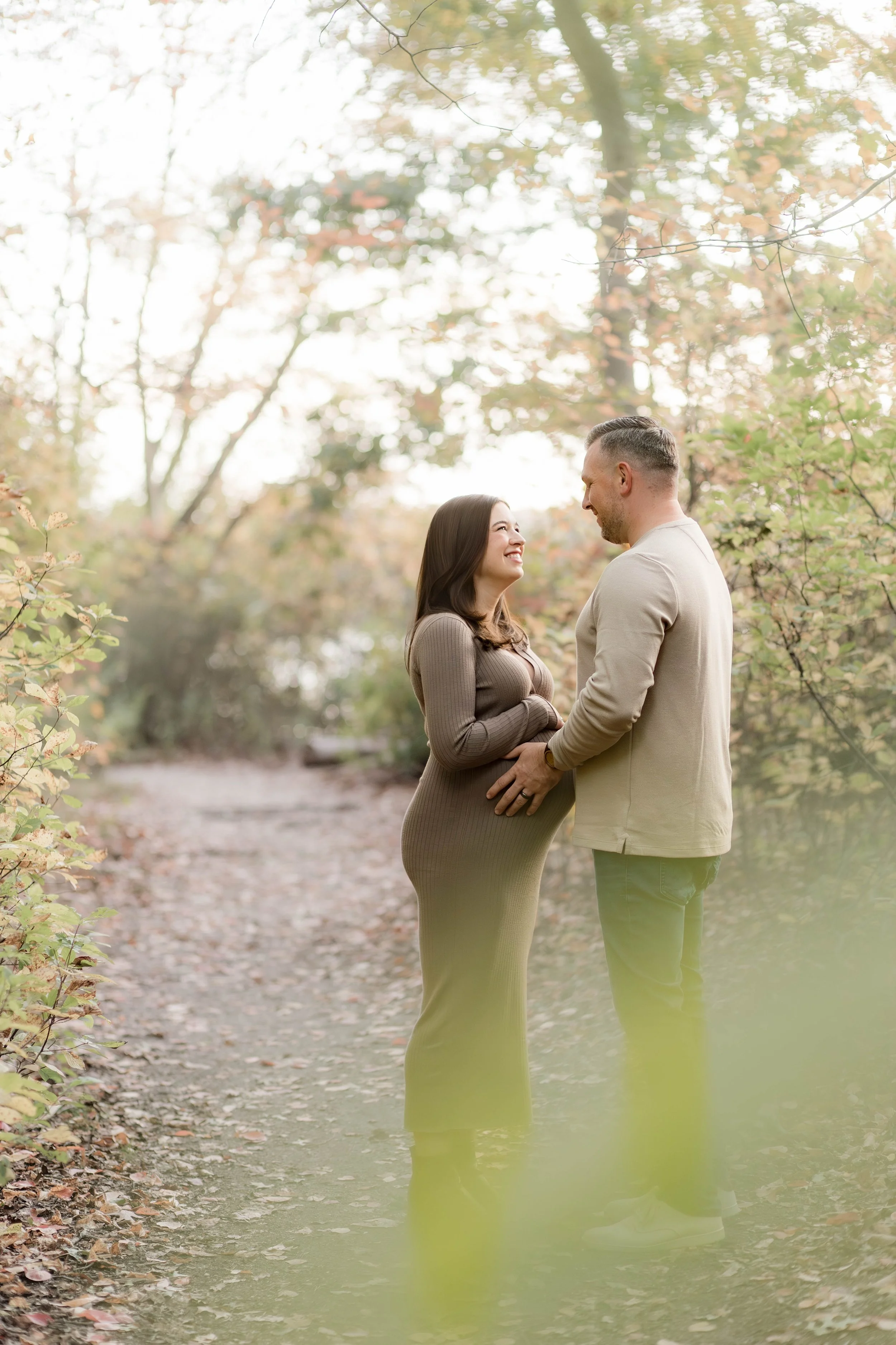 brady-park-maternity-session-massapequa-ny-fall-couple.jpg