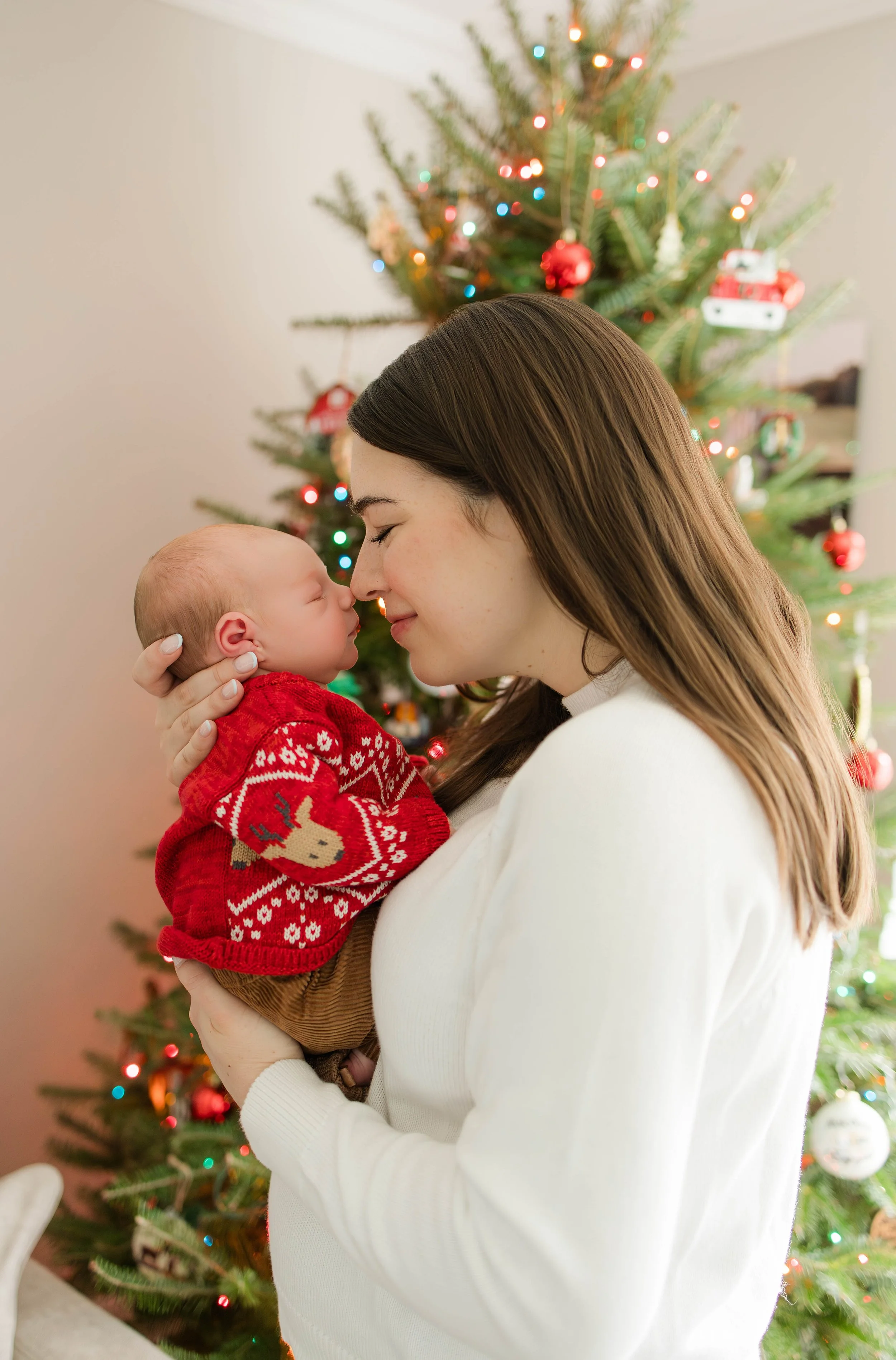 long-island-lifestyle-newborn-session-mother-baby-christmas.jpg