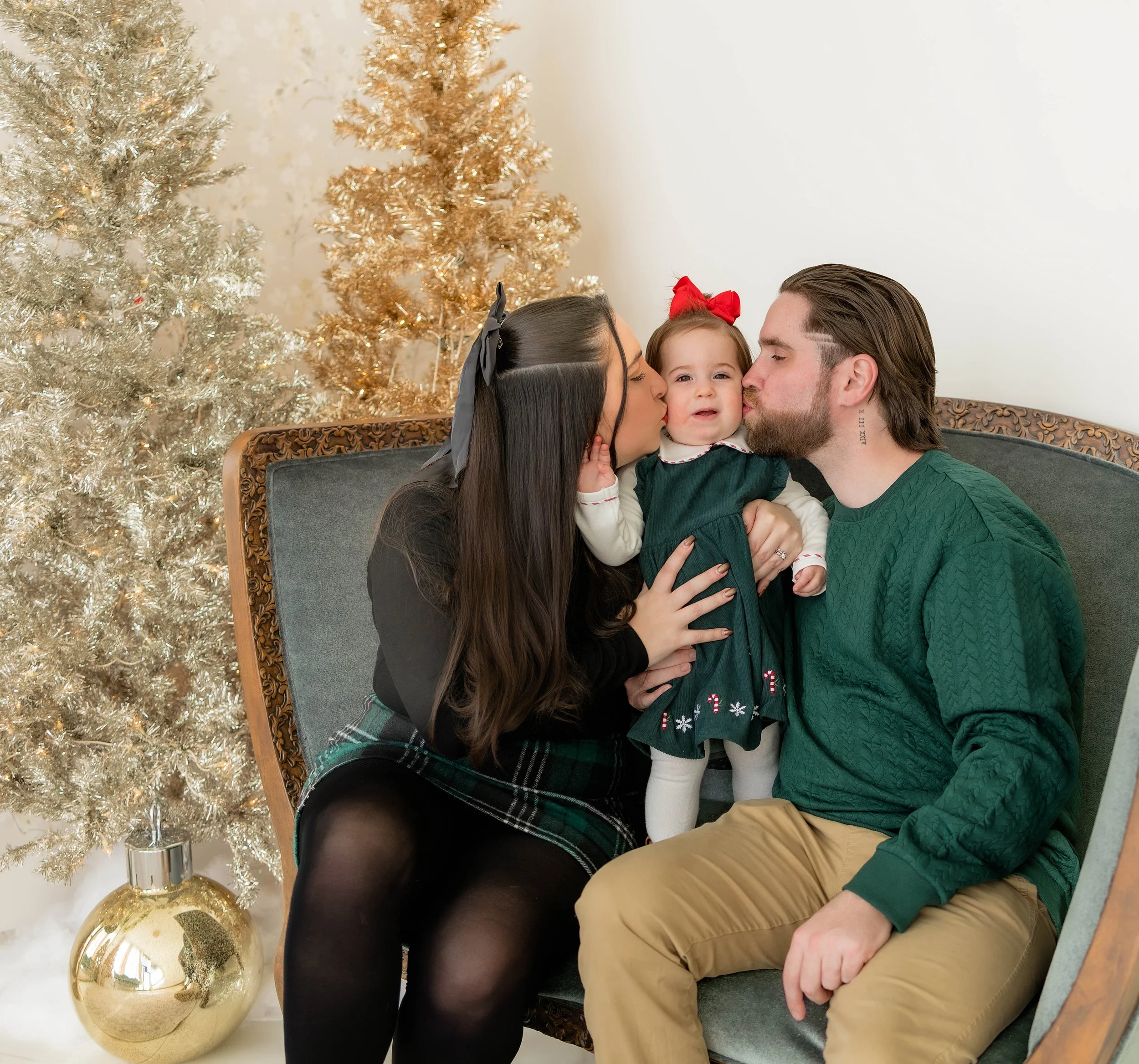 the-lovely-main-sayville-ny-holiday-family-portraits