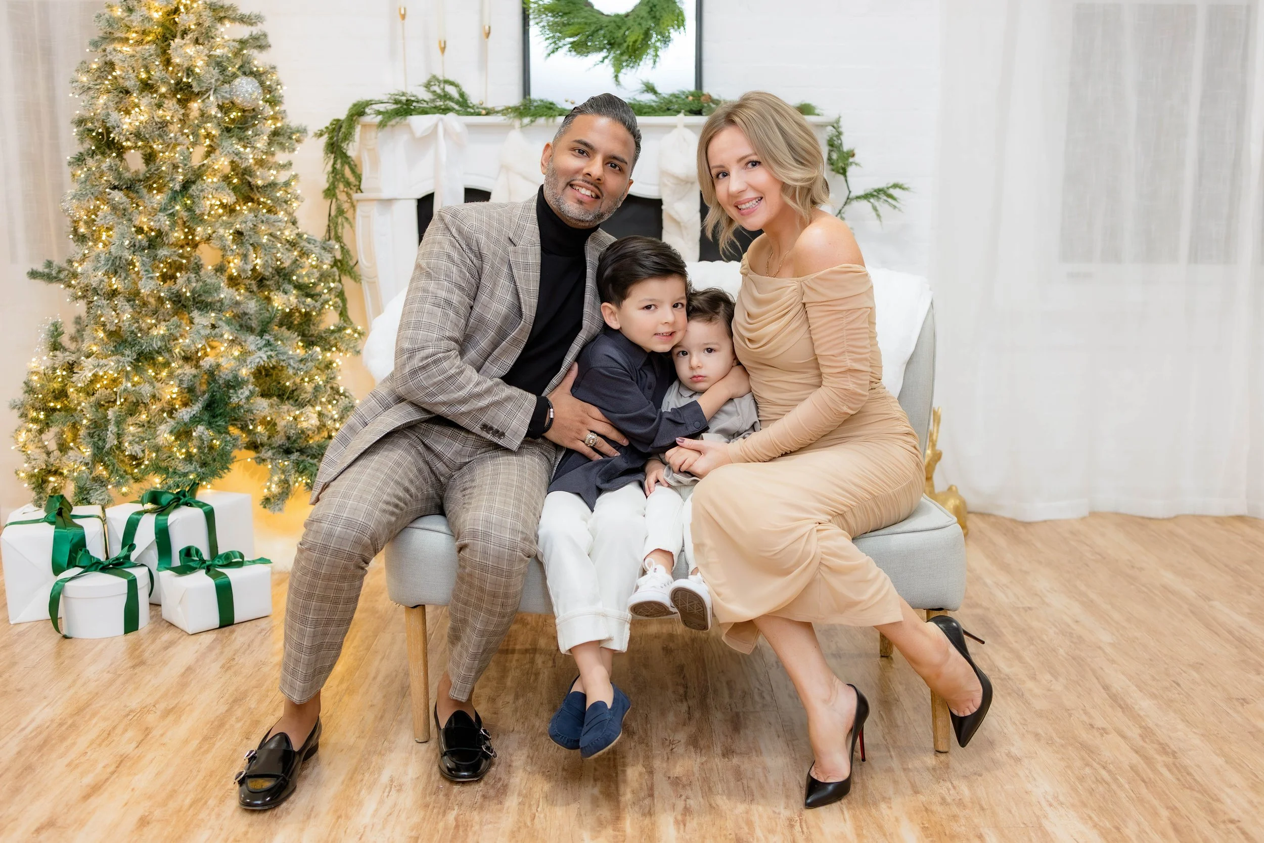 garden-city-ny-holiday-family-photos-the-hilton-project-studio