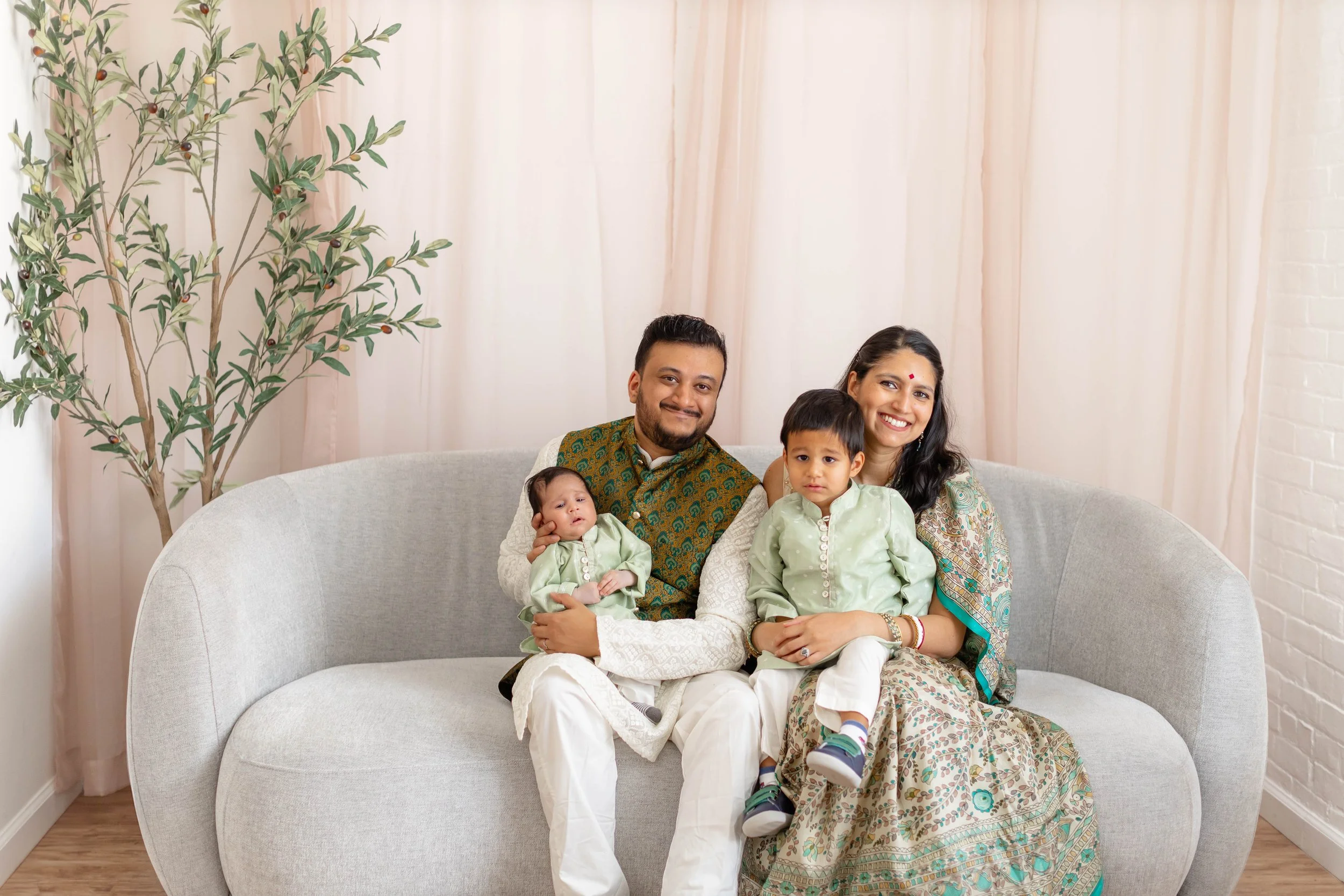 garden-city-studio-family-portrait-with-grandparents