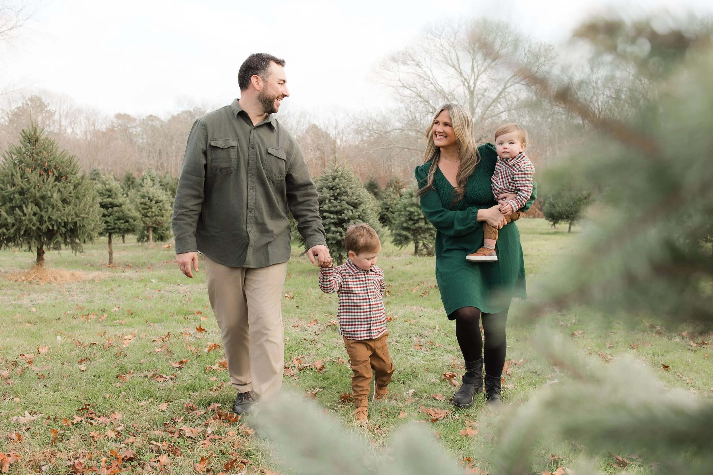 manorville-ny-mikes-tree-farm-family-photos.