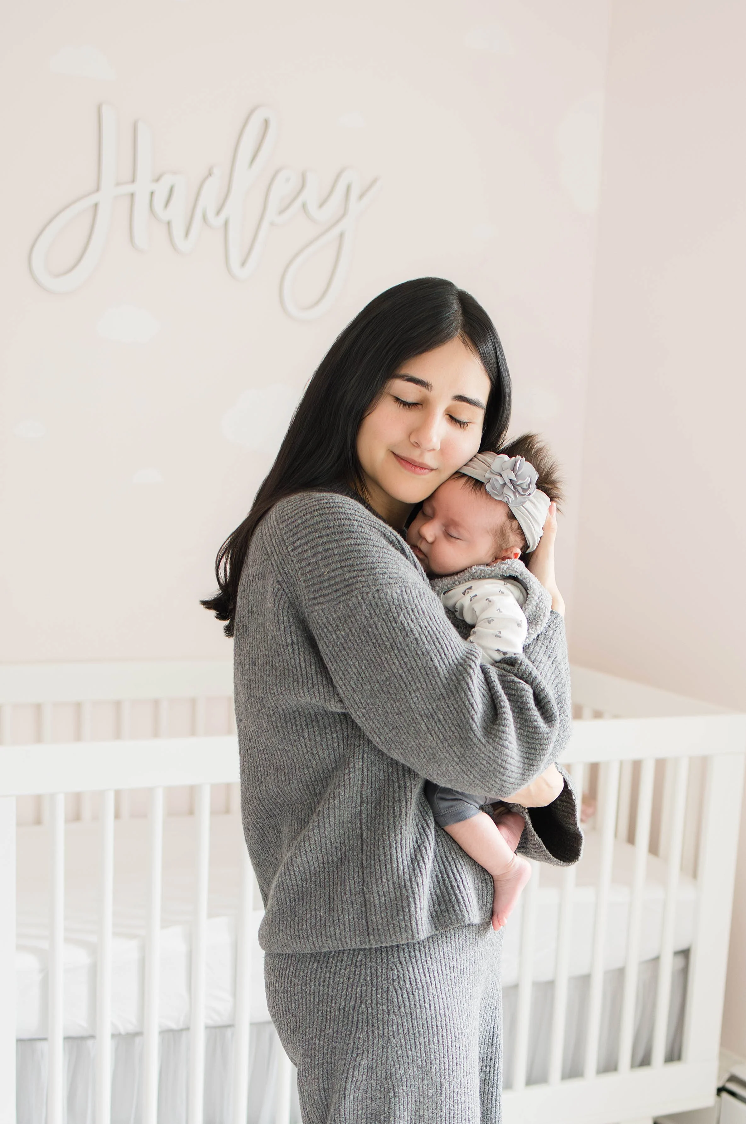levittown-ny-lifestyle-newborn-session-mother-holding-baby.jpg