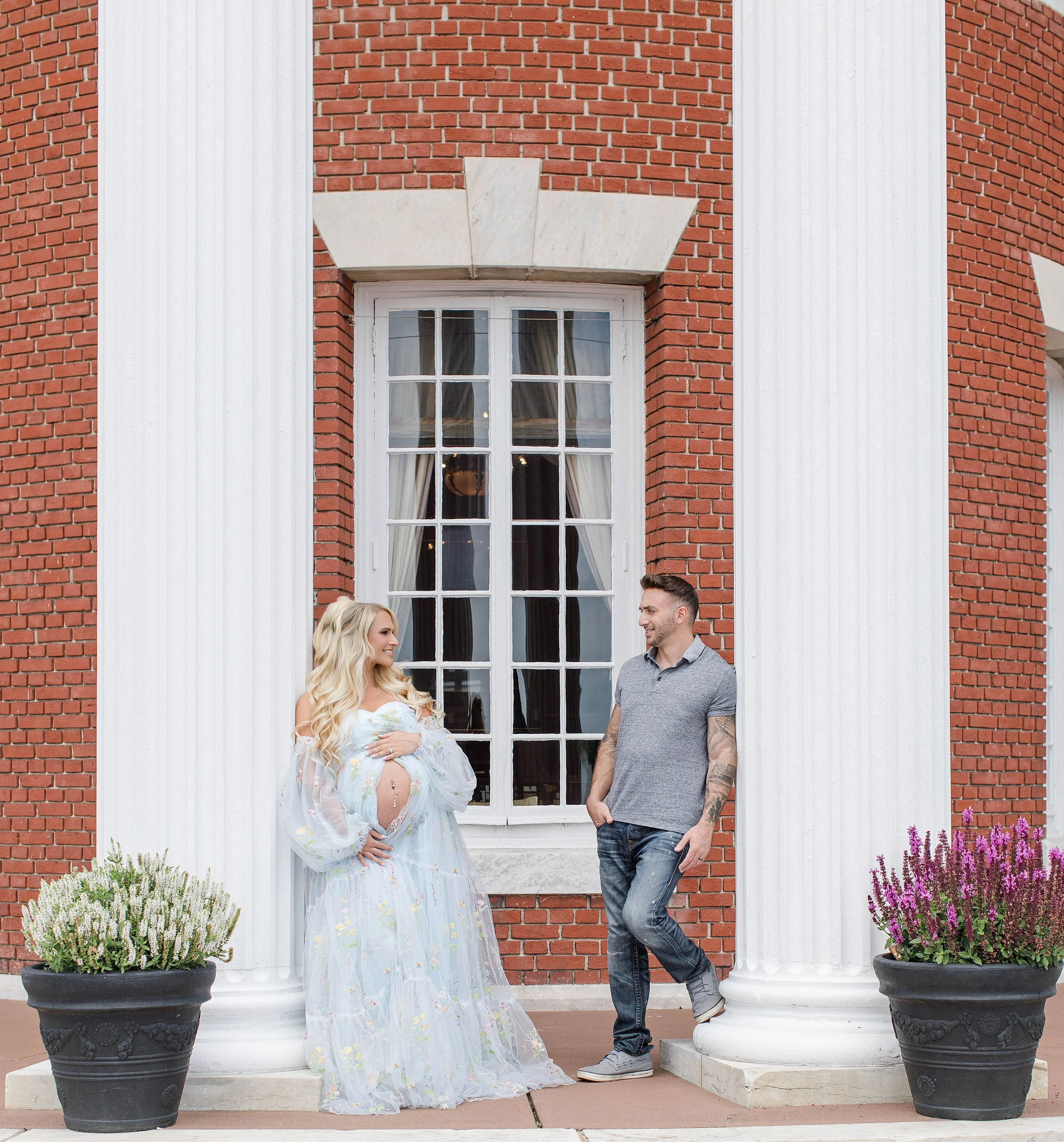 bourne-mansion-maternity-photographer-long-island-couple-columns.jpg