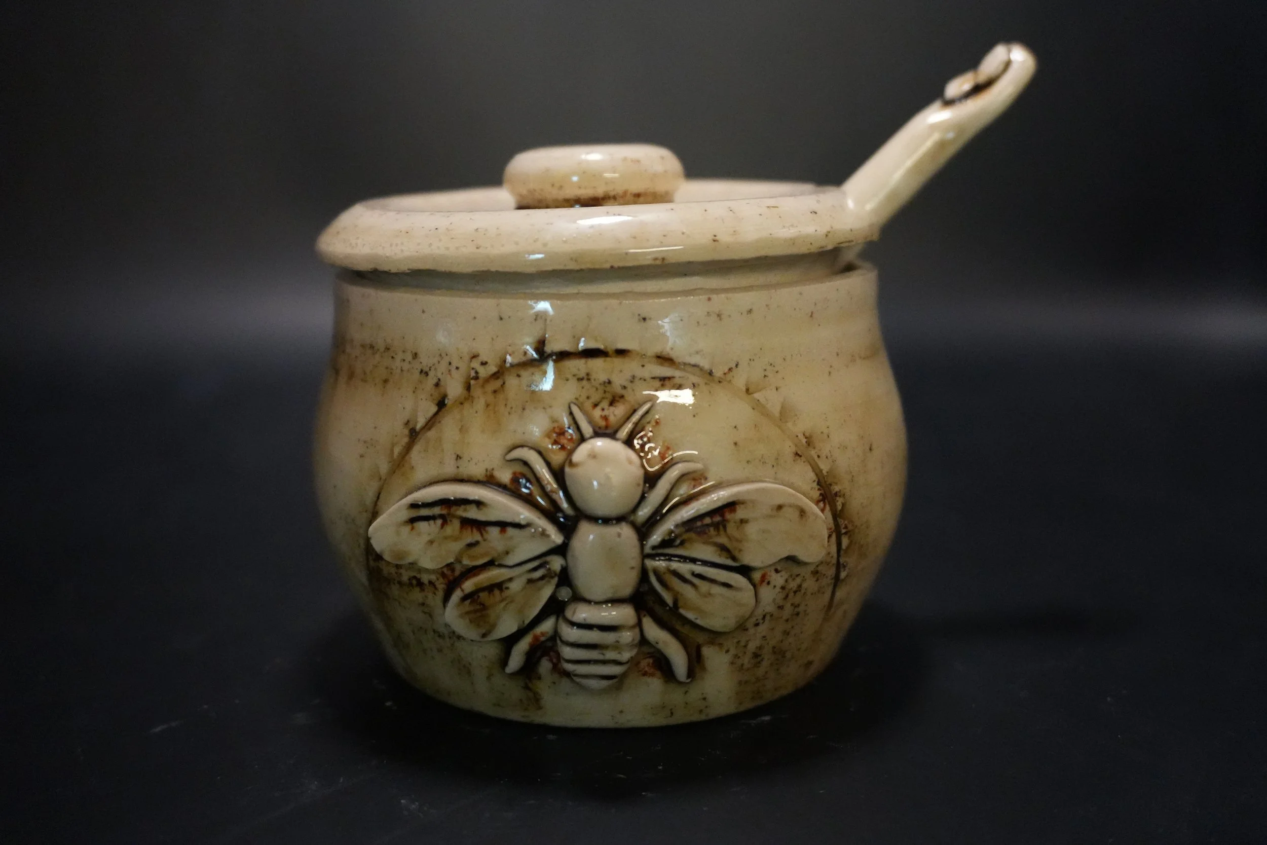 Toasted Cream Honey Pot with Hand-Carved Bee & Dipper