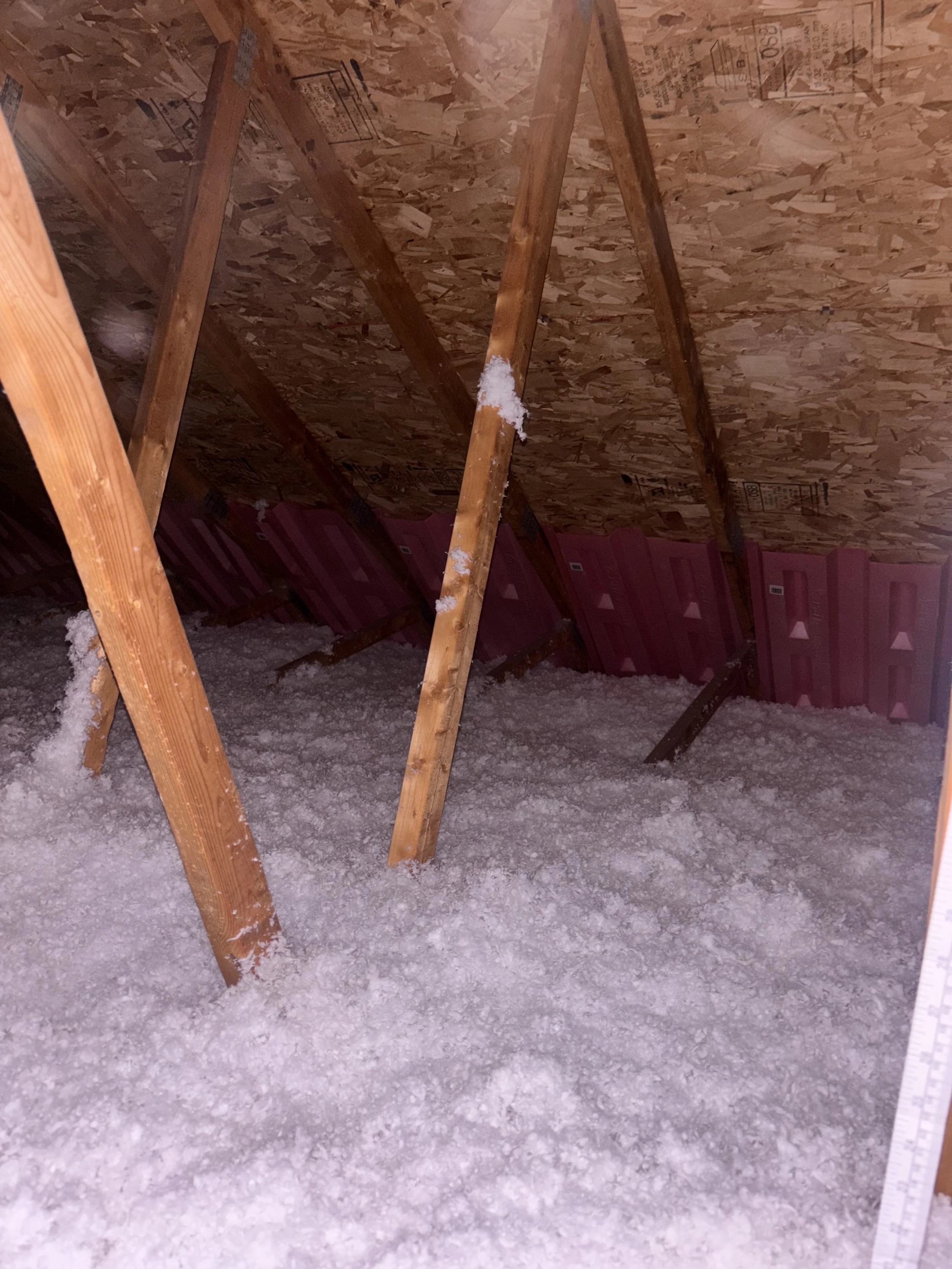 Isolation d'un entretoit à la fibre de verre