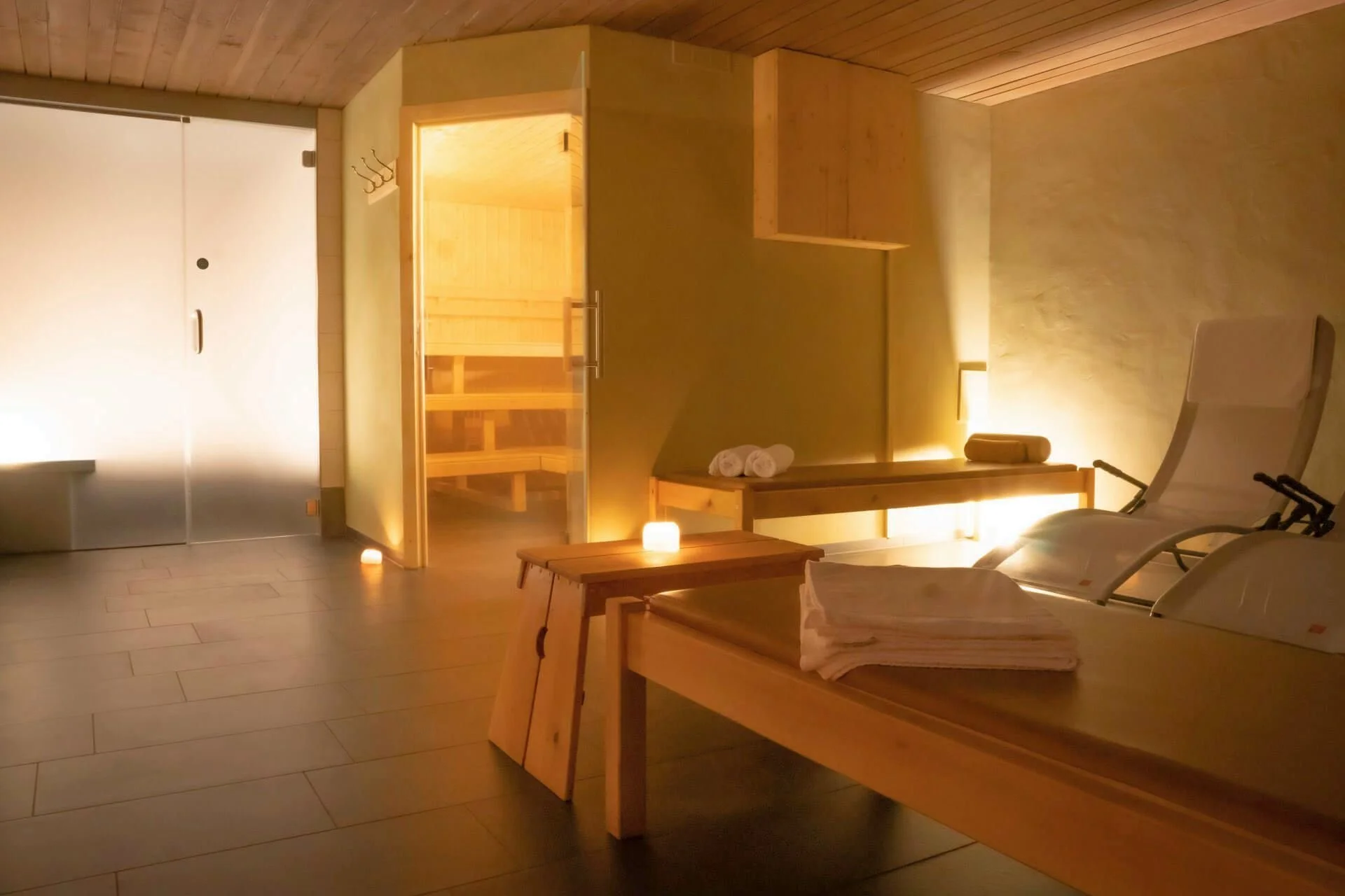 Sauna_Dampfbad.jpg