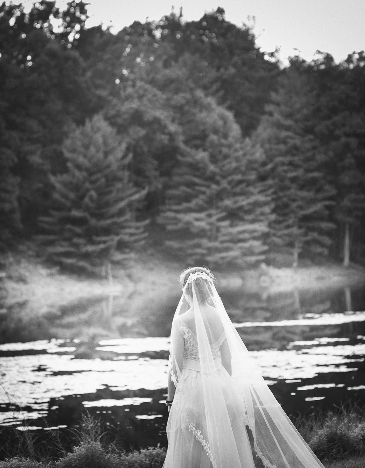 romantic -scene- bride- black -white.jpg