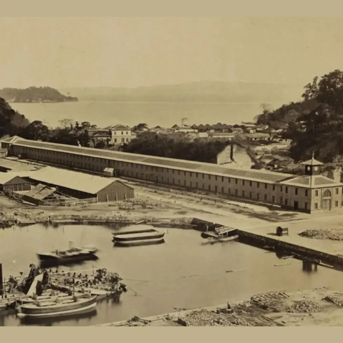 Yokosuka Naval Rope Factory (Yokosuka, Japan, 1865)
#RopewalkOfTheWeek

How did a French ropewalk change the culture of modern Japan? 🇯🇵

When the Tokugawa shogunate reopened Japan in 1854, they were in danger. Europe and the United States had beco