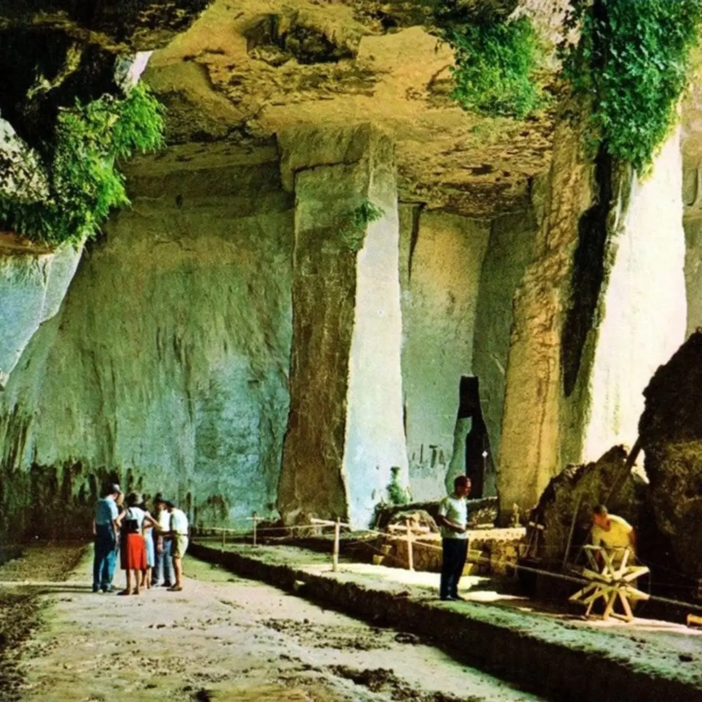 Cave of the Ropemakers (Syracuse, Italy, 1690s)
#RopewalkOfTheWeek

This week&rsquo;s ropewalk is so cool that it led us to define a whole new type of ropewalk structures: cave ropewalks! 🛘

The Cave of the Ropemakers (or, Grotta dei Cordari) is loc