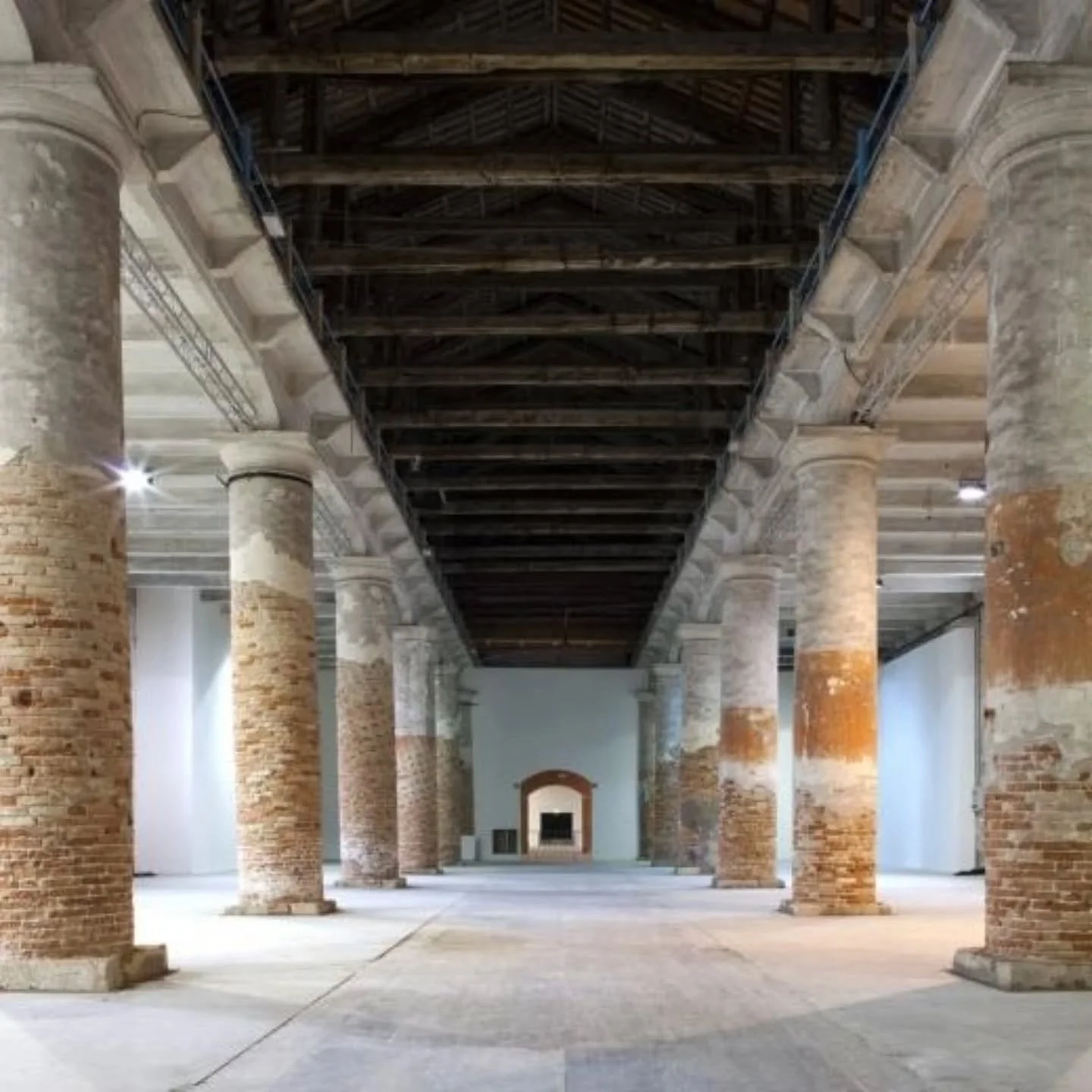Corderie della Tana (Venice, Italy, 1579)
#RopewalkOfTheWeek

This ropewalk in Venice was described by a French visitor as &ldquo;the longest and widest house that I ever saw.&rdquo; Since the building is 317 meters long, I&rsquo;d have to agree! 🤯
