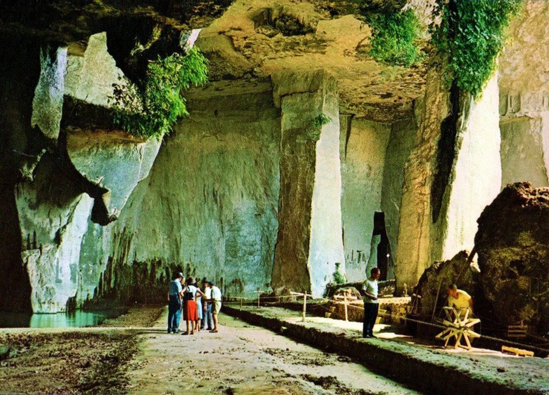 Cave1.jpg